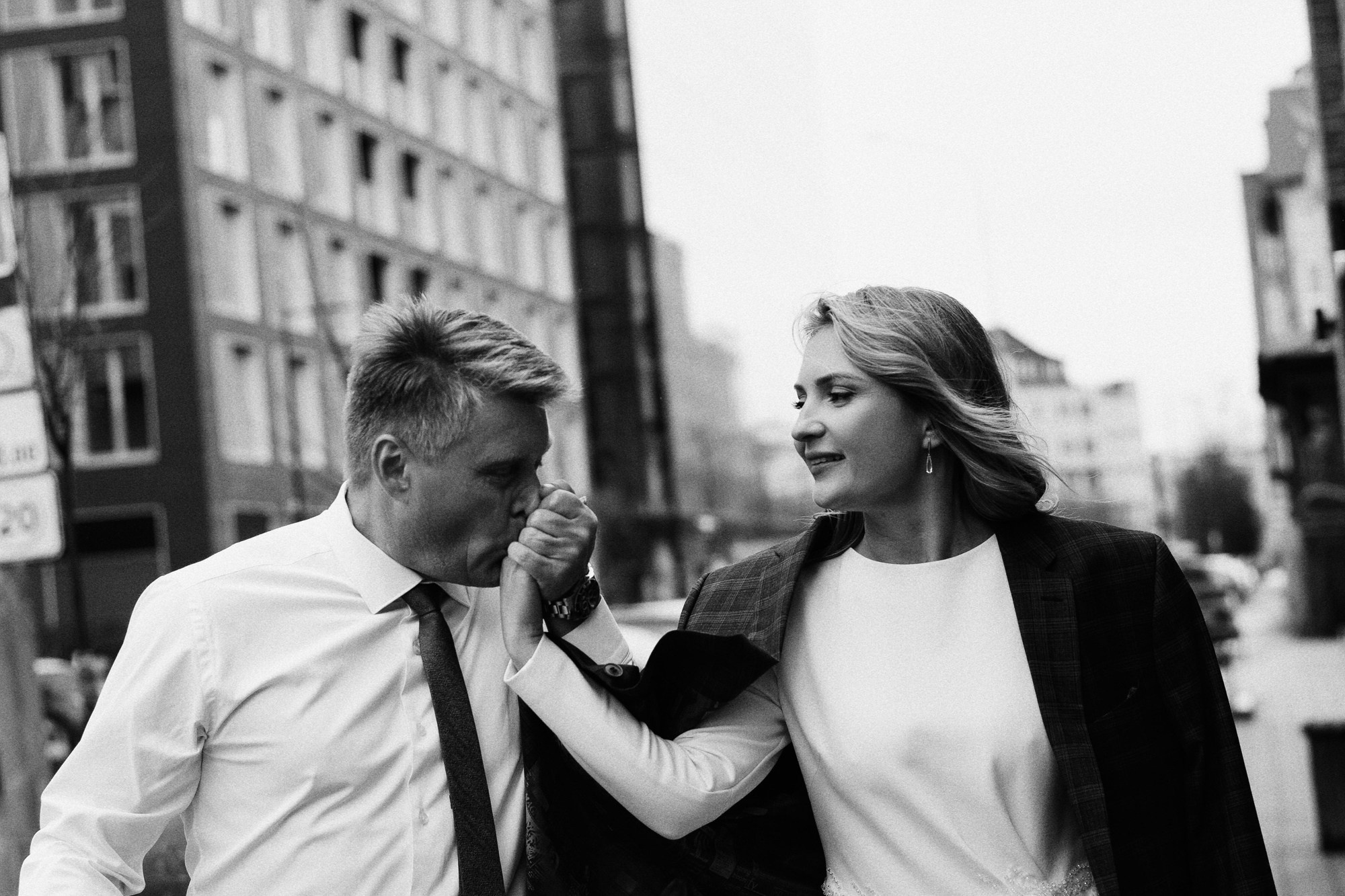 Свадебная фотосессия Дмитрия и Марии в Тюмени — Идеи для съемки в ЗАГСе и городе. Портретный фотограф Тюмень Дарья Мустафина