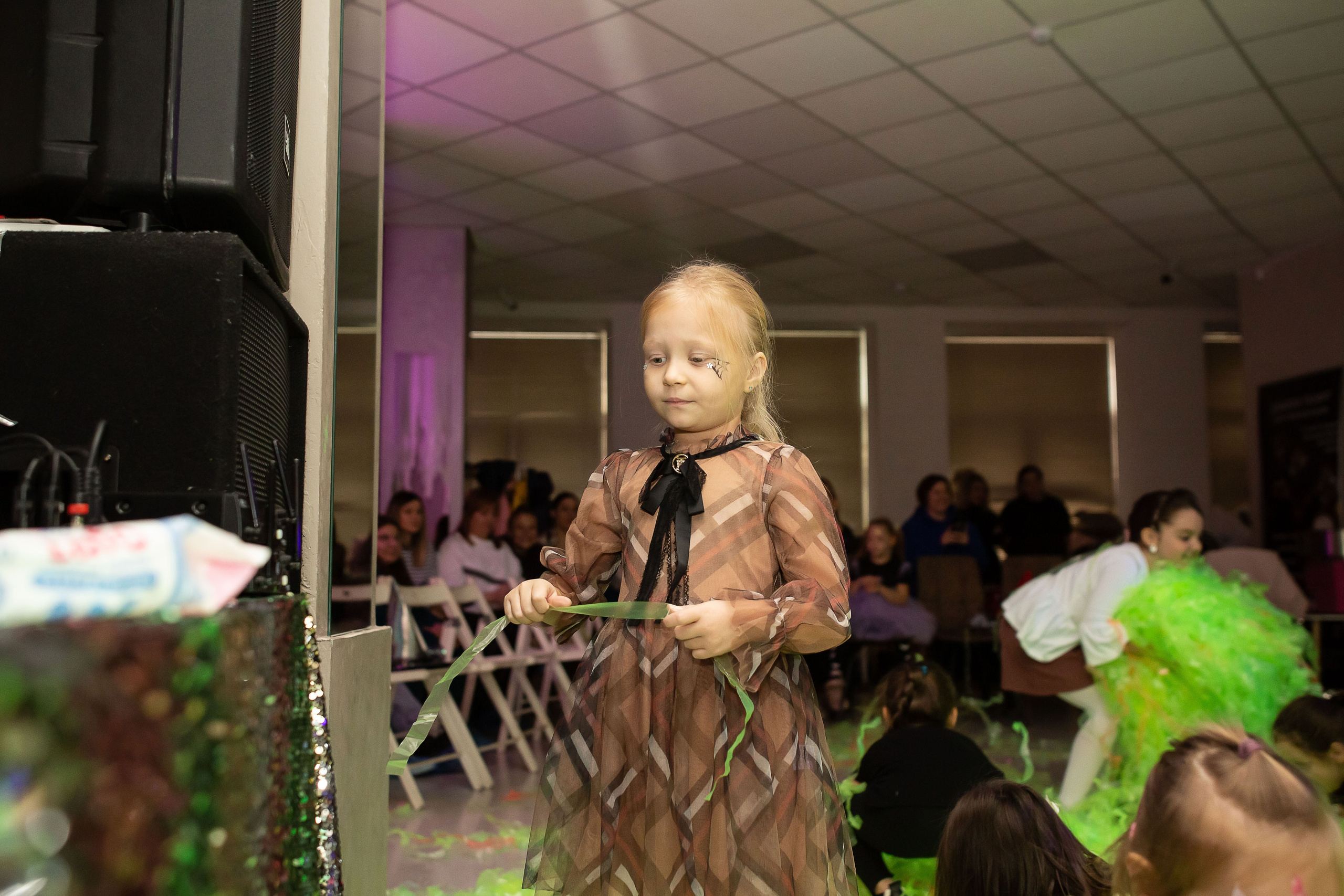 Верхом на помеле спектакль интерактивный. Семейный и детский фотограф Анна Петракова