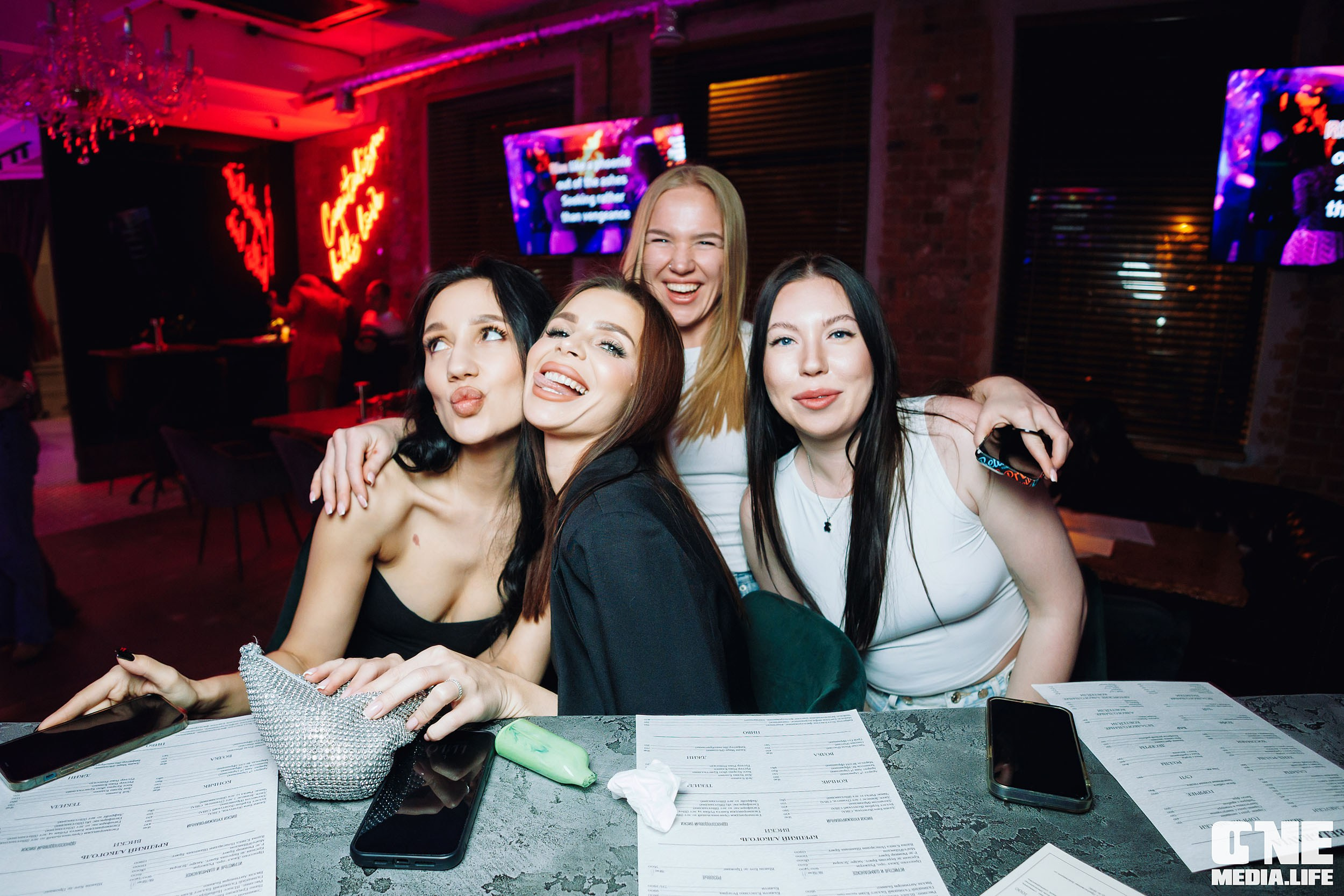 Пятница в Белгравии. One Media Life: фоторепортажи, фотоотчеты с мероприятий и заведений