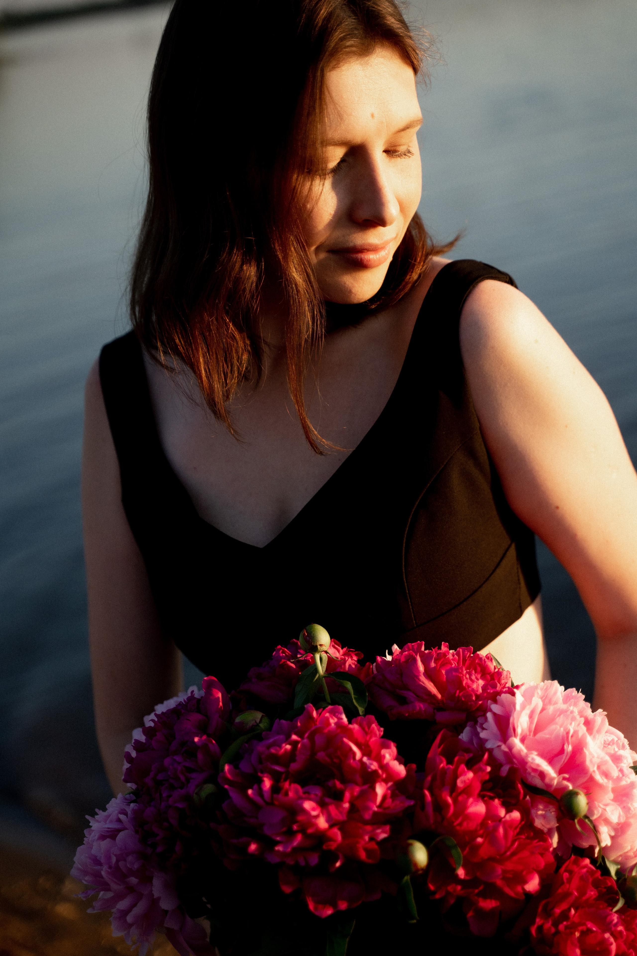 Девушки на берегу