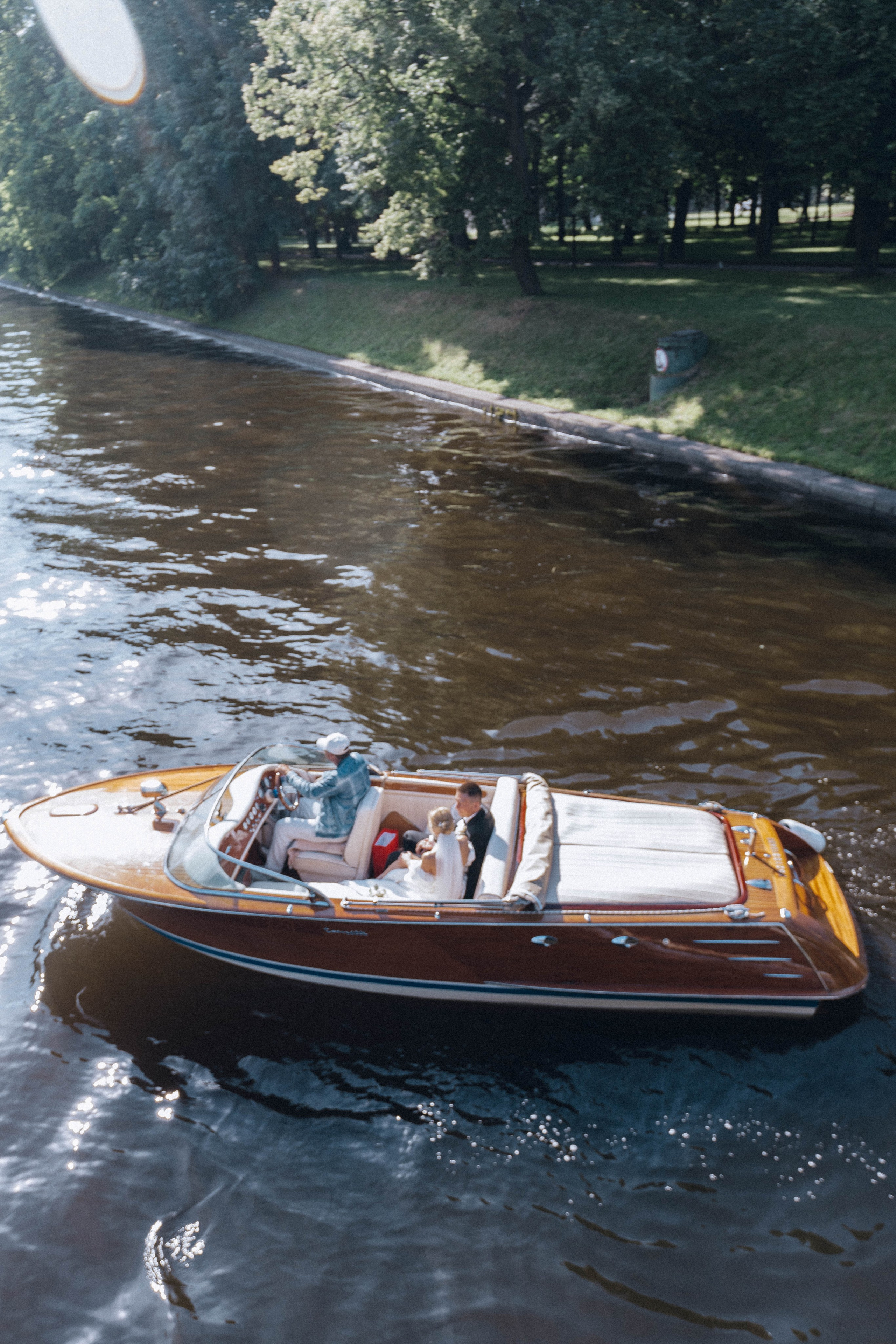 СВАДЕНБНАЯ СЬЕМКА НА КАТЕРЕ ПО КАНАЛАМ САНКТ-ПЕТЕРБУРГА И В АКВАТОРИИ НЕВЫ. Профессиональный фотограф, Санкт-Петербург — Виктория Богомолова