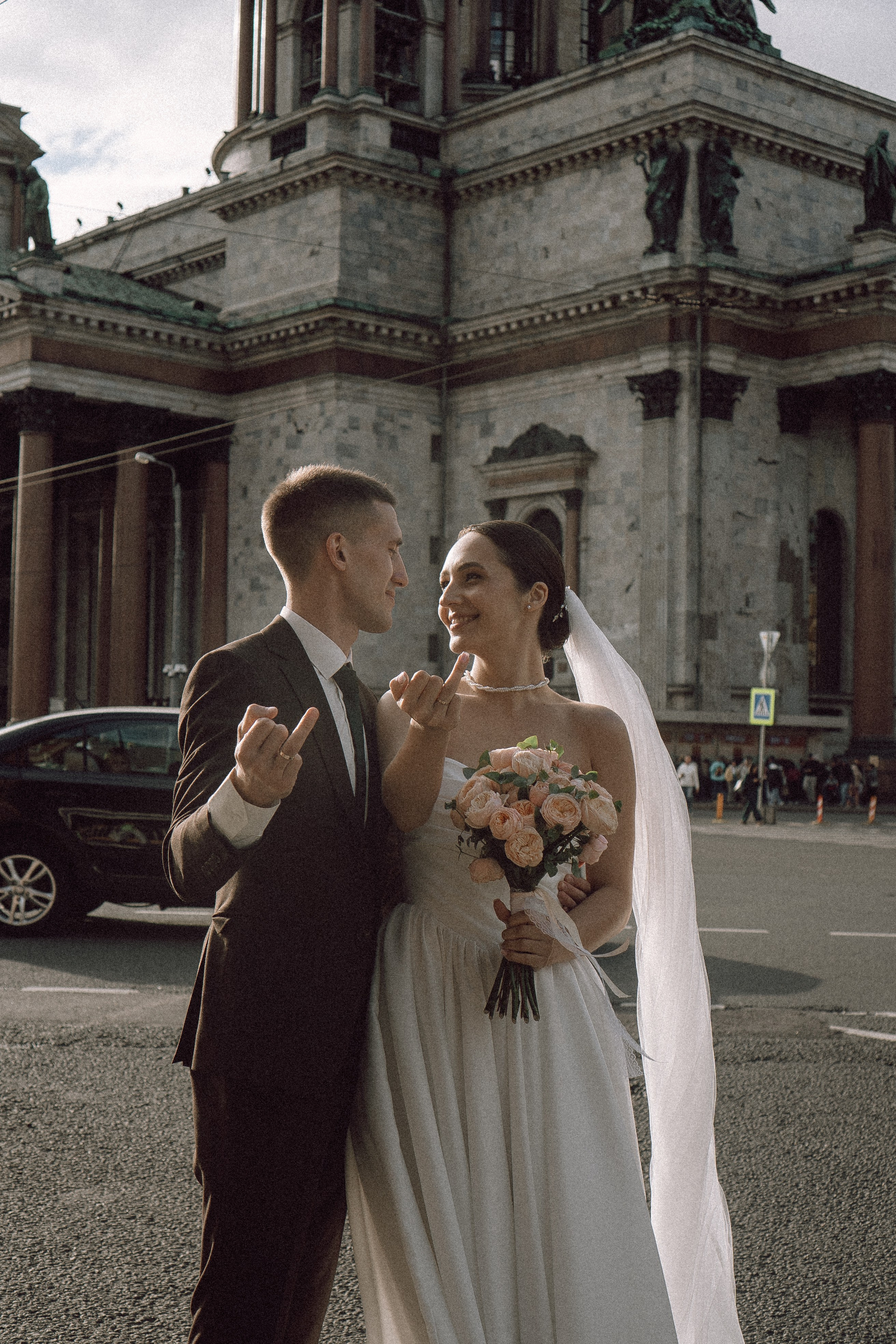 СВАДЕБНАЯ ПРОГУЛКА В САНТК-ПЕТЕРБУРГЕ (ИСАКИЕВСКИЙ СОБОР, ЗИМНЯЯ КАНАВКА, ЭРМИТАЖ И БОЛЬШАЯ МОРСКАЯ УЛИЦА). Профессиональный фотограф, Санкт-Петербург — Виктория Богомолова