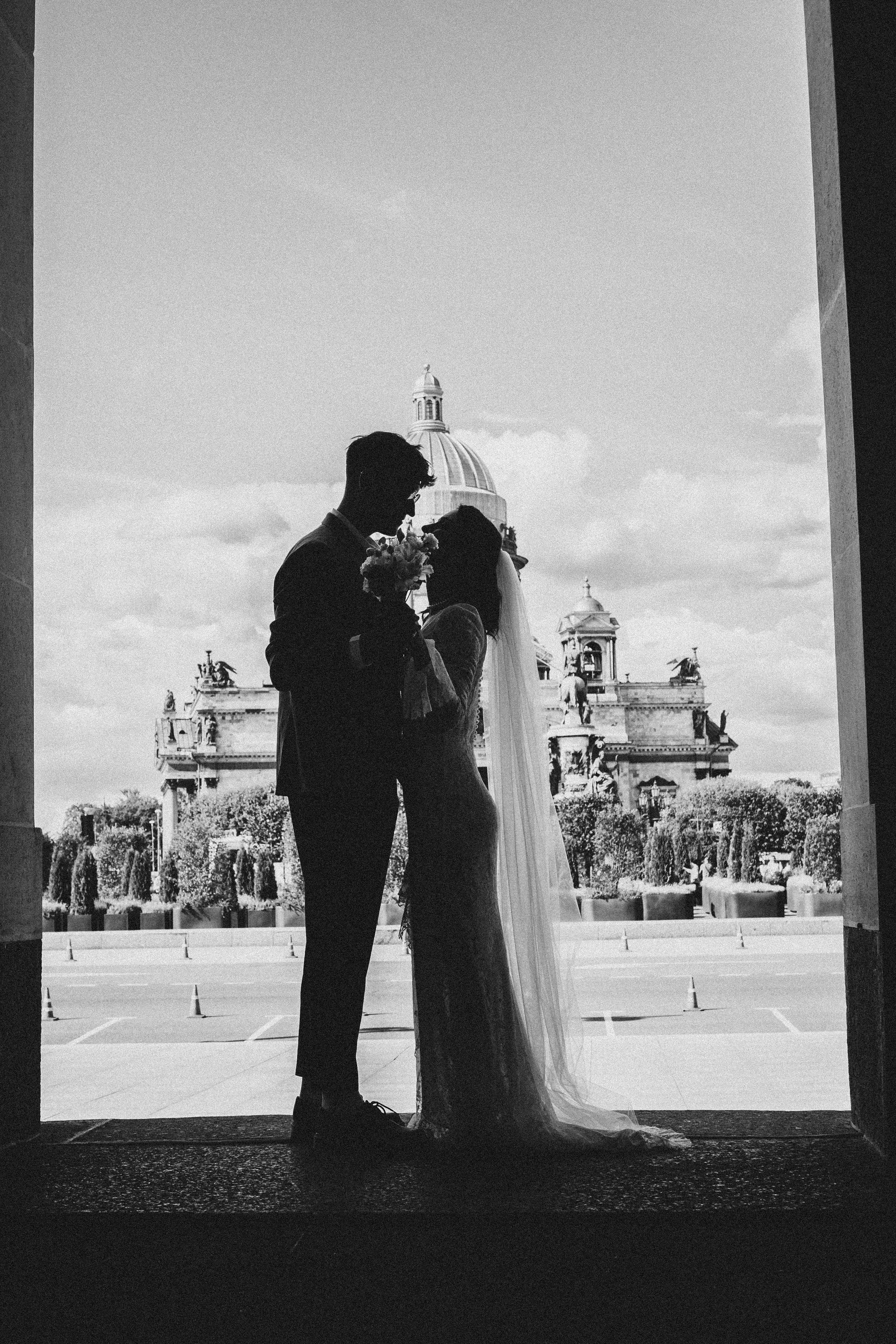 СВАДЕБНАЯ ПРОГУЛКА ВОЗЕ ИСАИКЕВСКОГО СОБОРА АСТОРИИ И ЗАКОНОДАЛЕТНОГО СОБРАНИЯ. Профессиональный фотограф, Санкт-Петербург — Виктория Богомолова