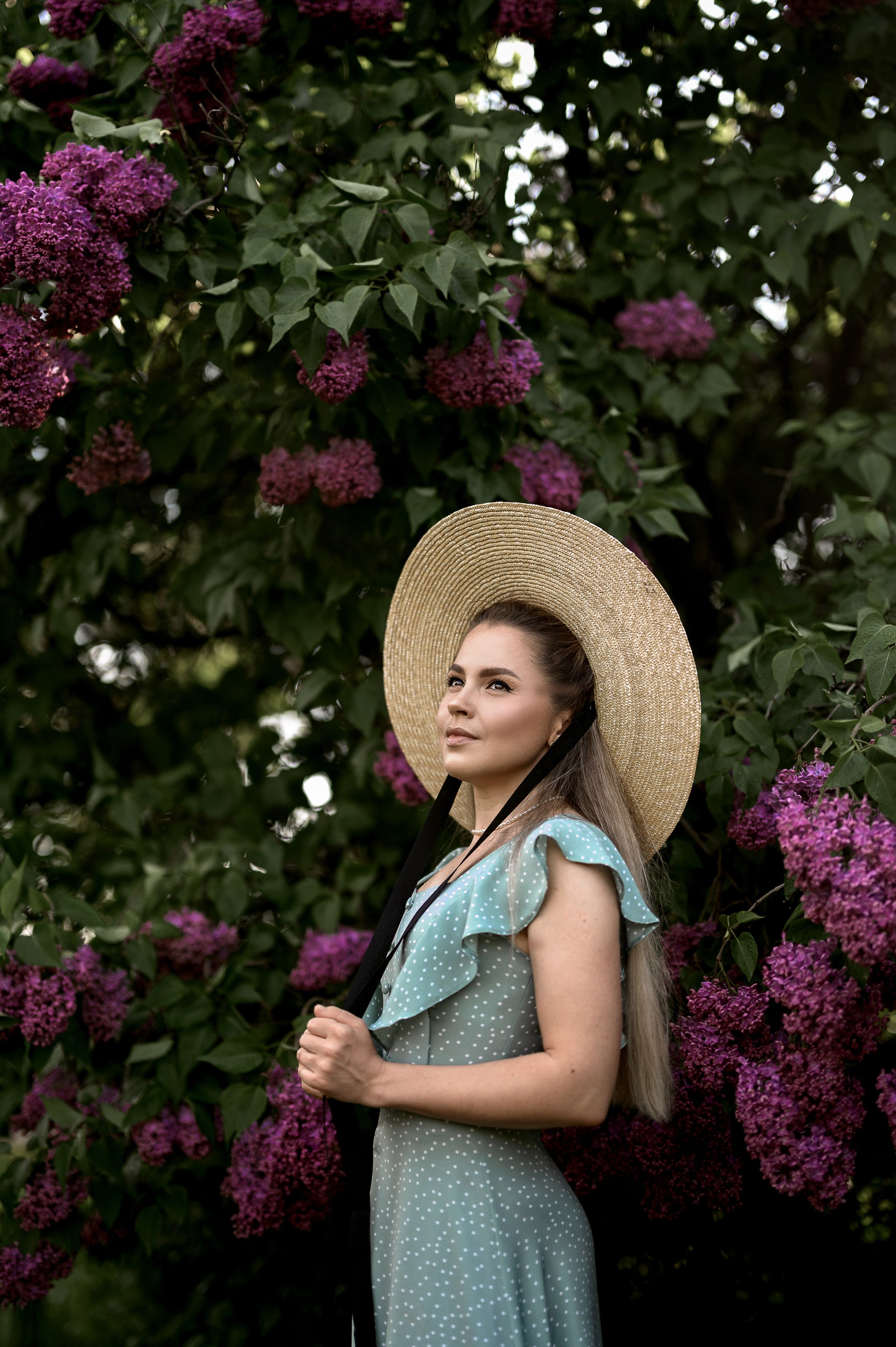 Анастасия. Фотосессия в цветении в Сиреневом саду в Москве. Semerlina.ru