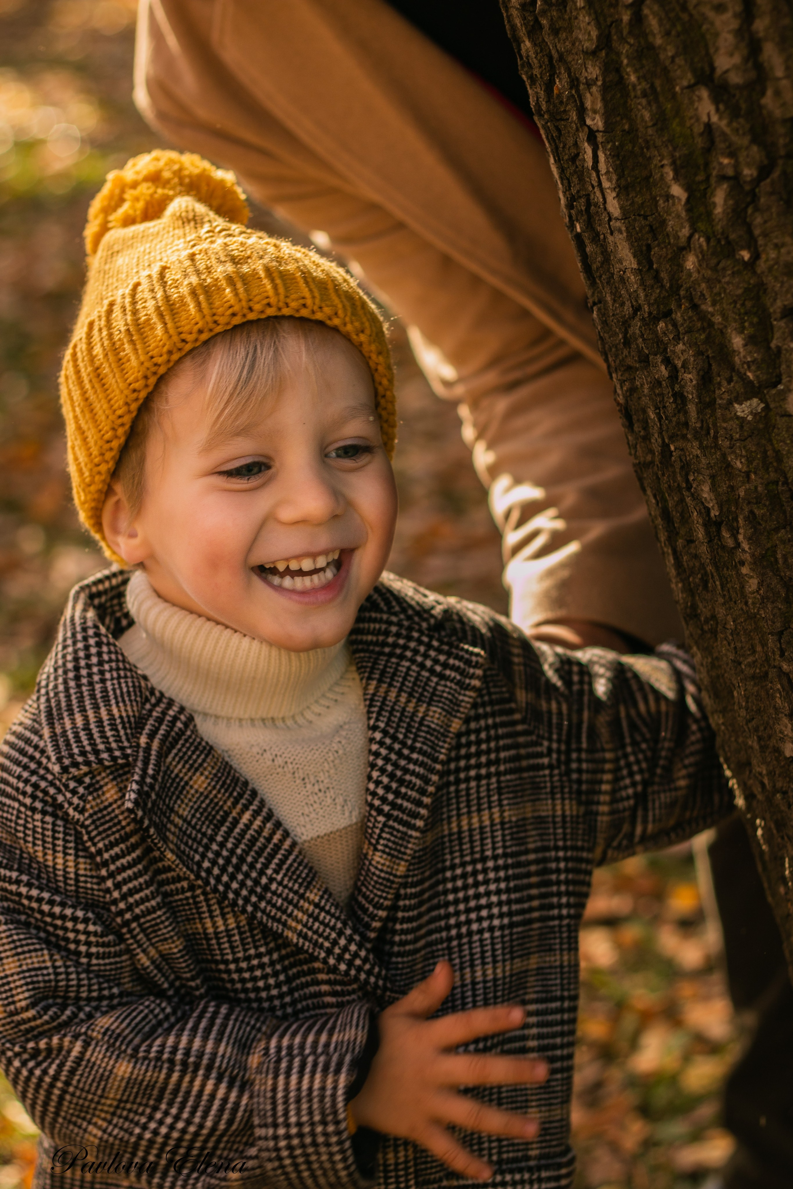 Гоша с папой. Осенняя фотосессия папы с сыном в Парке Победы. Семейный и детский фотограф в Санкт-Петербурге Павлова Елена