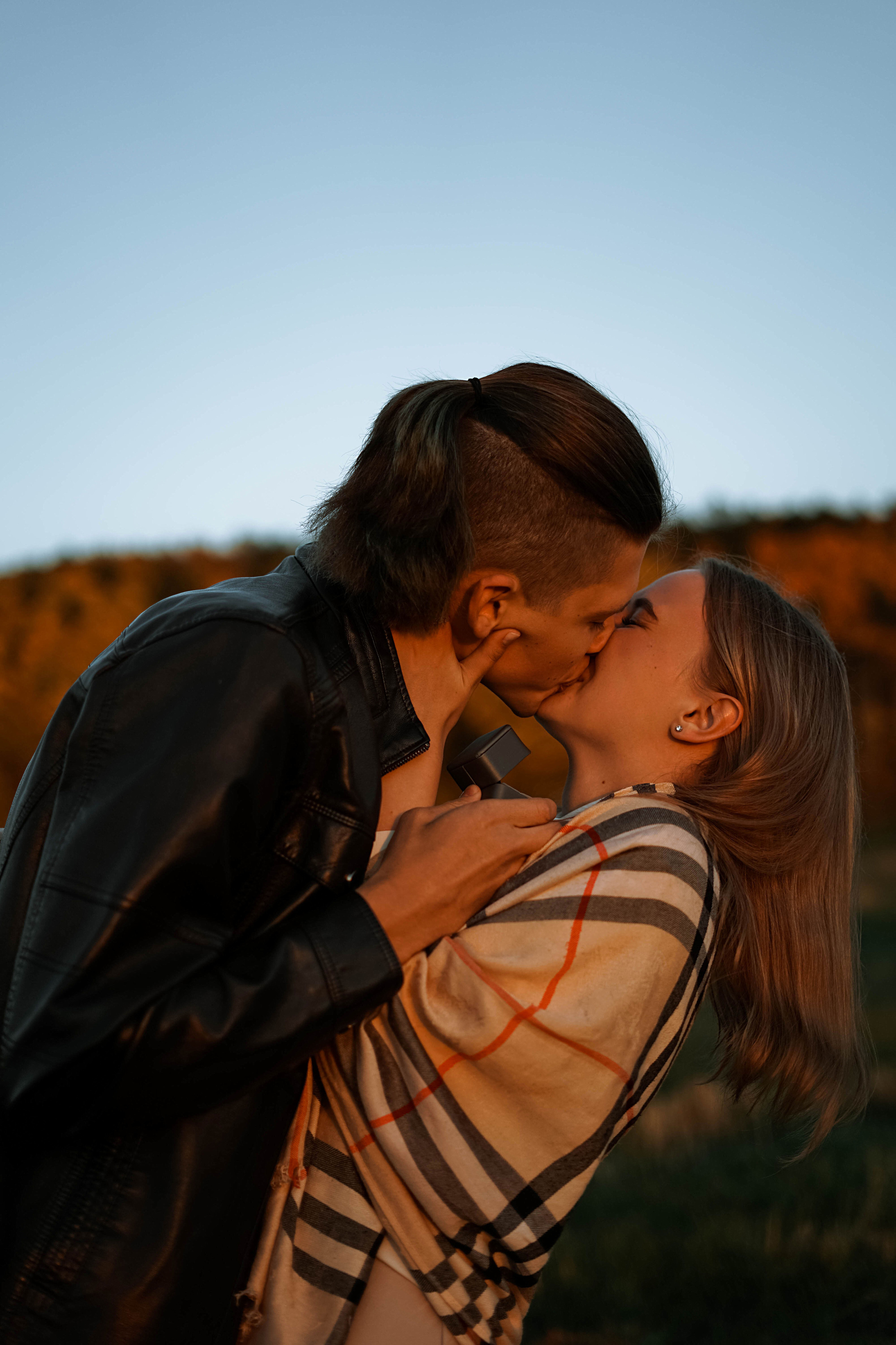 Настя и Денис (предложение на выездной фотосессии за городом). Фотограф в Иркутске