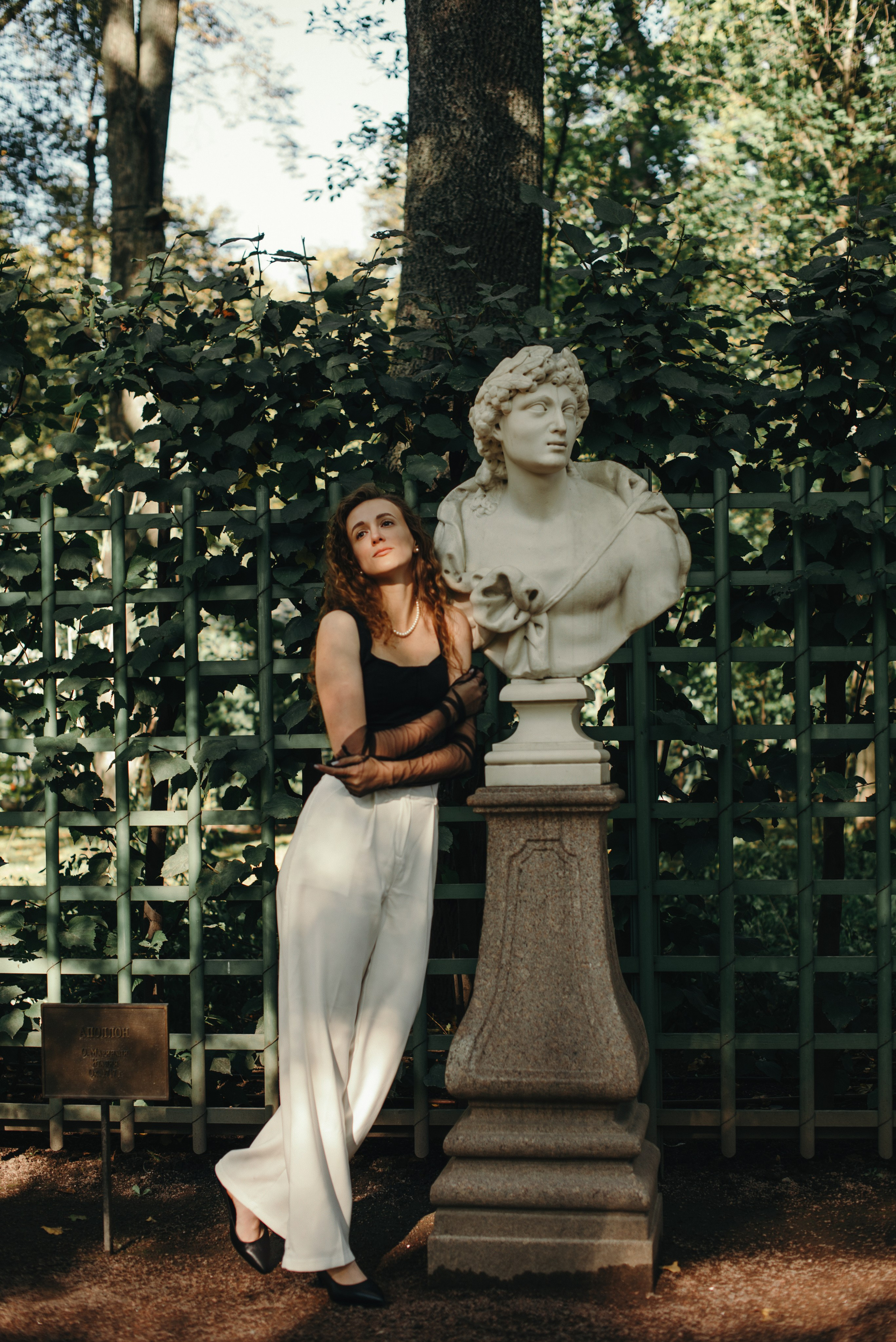 Фотосессия девушки в летнем саду