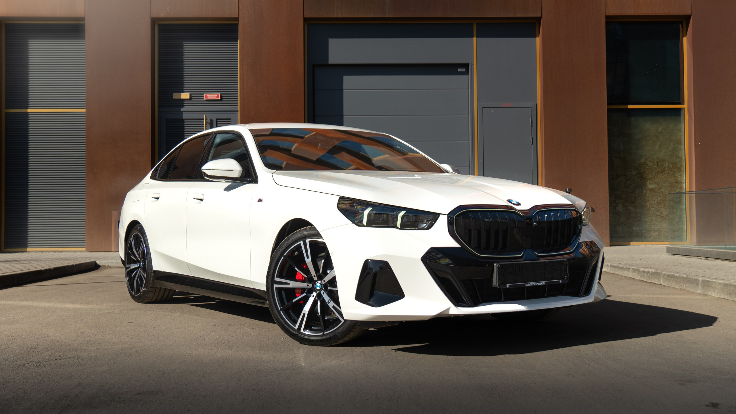 BMW 5 Series G60. Автомобильный фотограф Алексей Хезеков