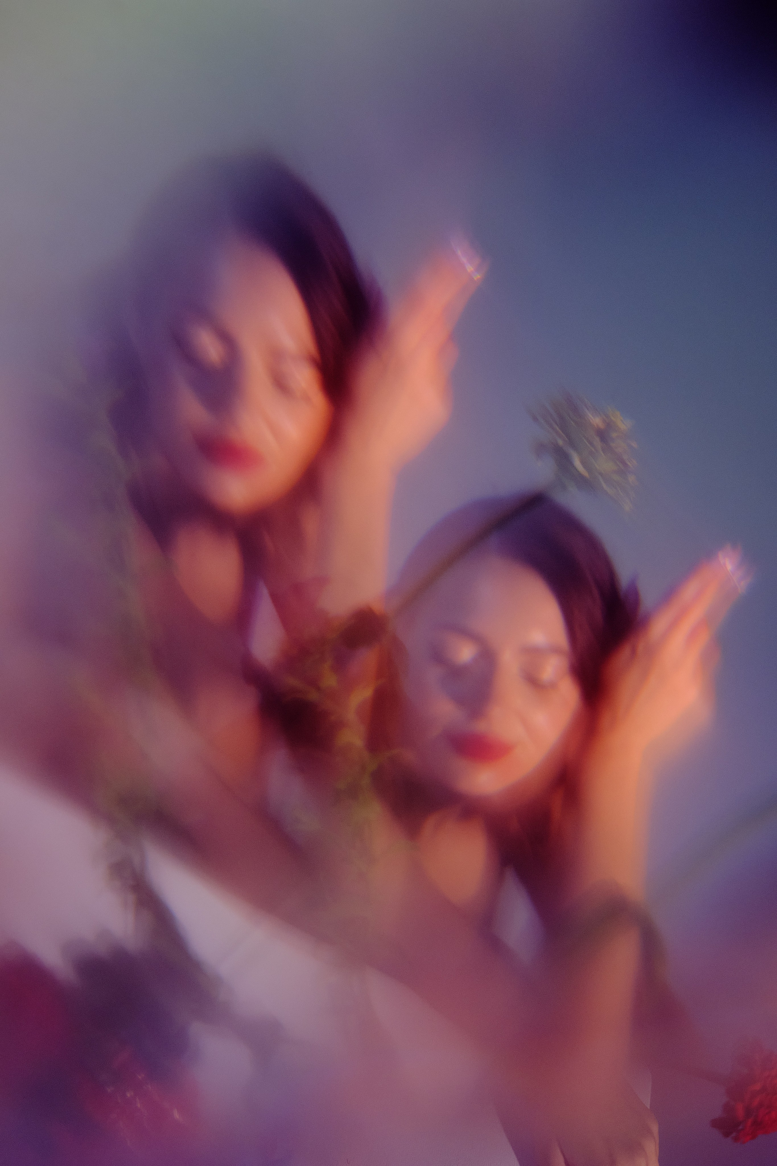 Индивидуальная съёмка в Твери, портреты я цветным светом, атмосферно, рефы с цветным светом