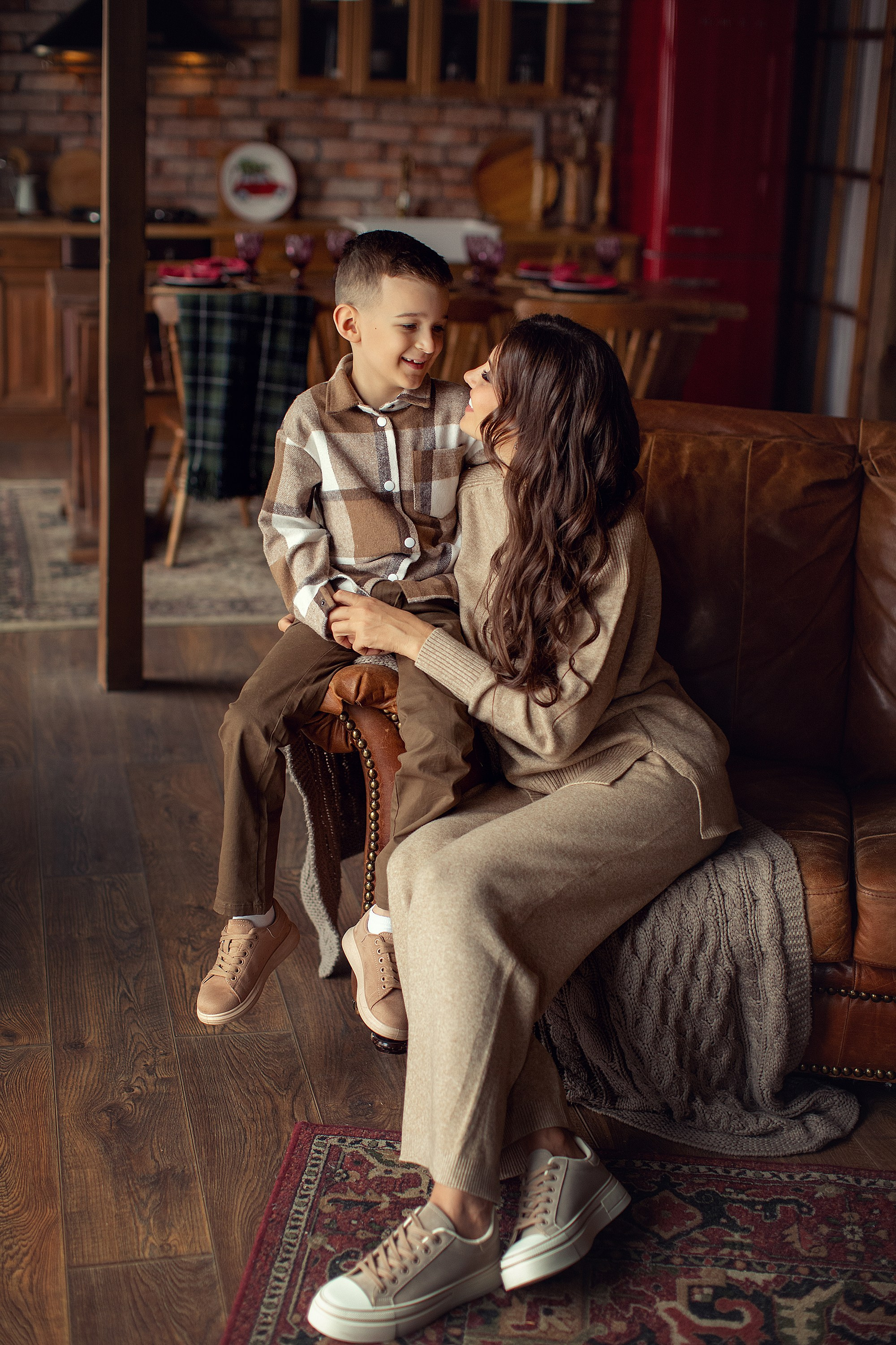 Студийная съемка мамы с сыновьями. Tatyana Nadezhdina Family photographer