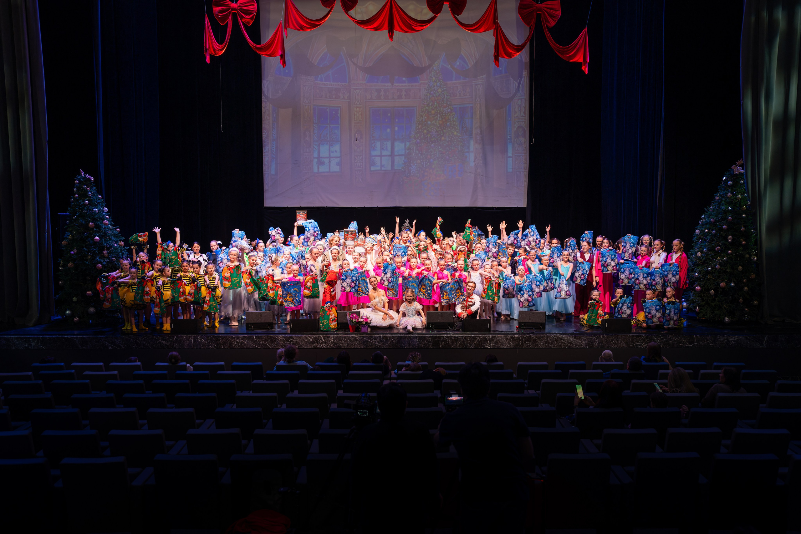 Съёмка новогодних праздников, елки для детей и родителей. «Студия DRONAVT`s» — видеосъёмка и фотография г. Москва