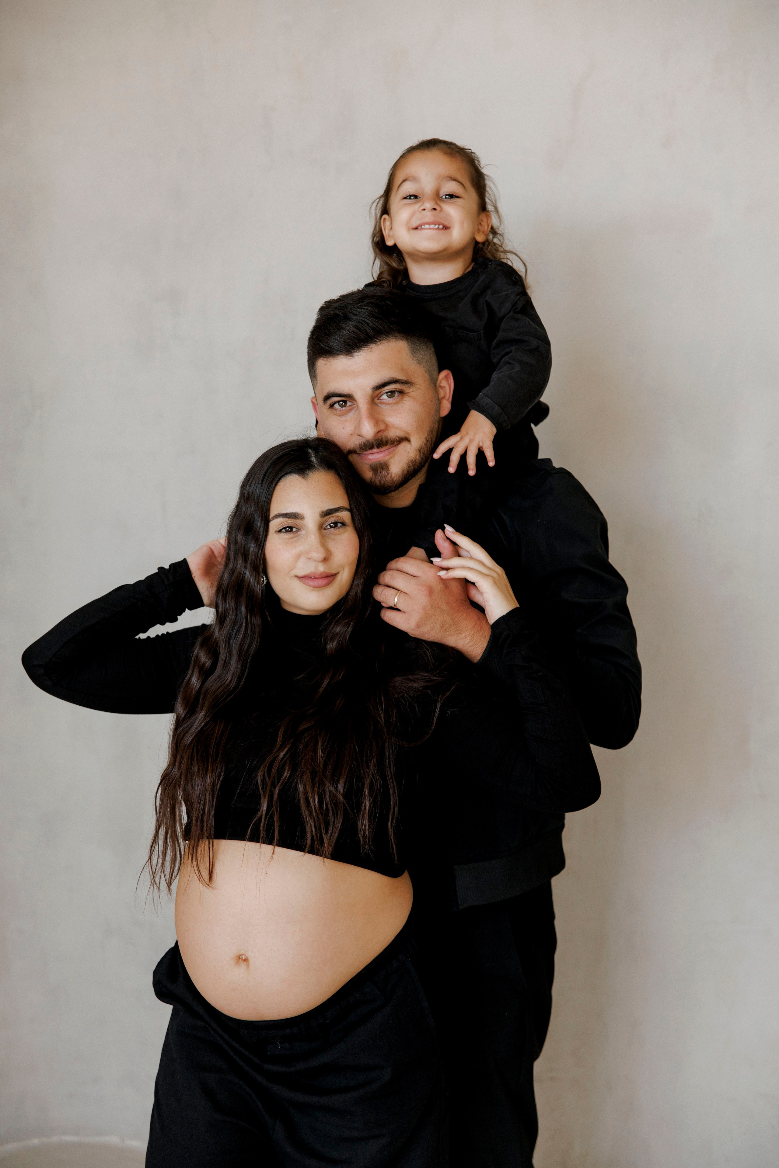 Pregnancy photoshoot inside the Grey Studio. Главная