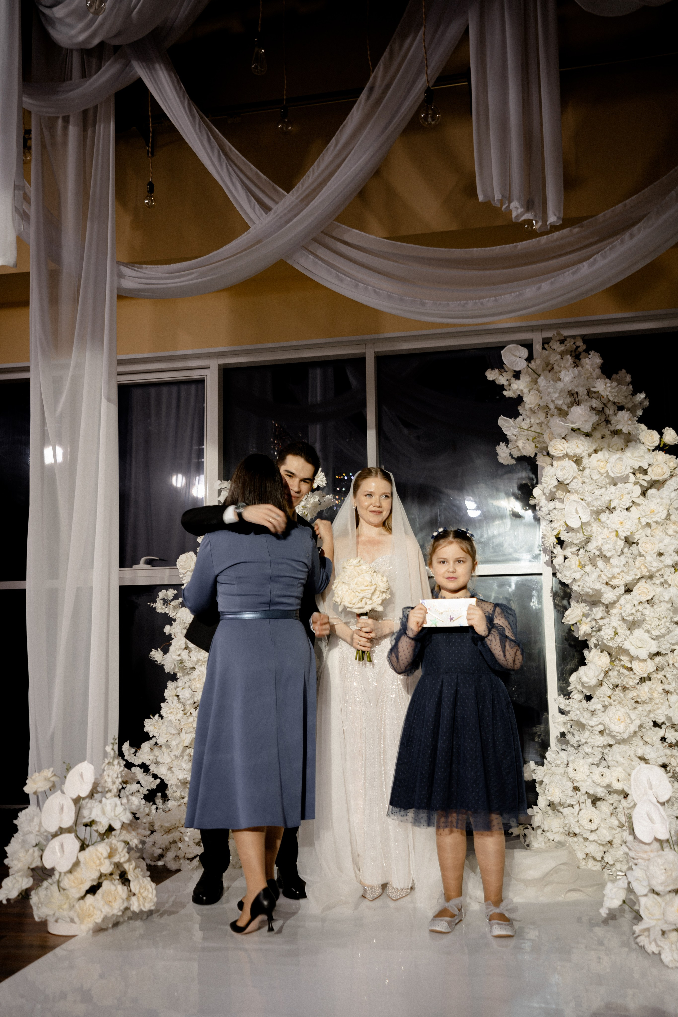 СВАДЕБНАЯ СЬЕМКА СБОРОВ В ОТЕЛЕ И ВЫЕЗД НА ЦЕРЕМОНИЮ (СНЯТО В СИБИРЕ В НИЖНЕВАРТОВСКЕ). Профессиональный фотограф, Санкт-Петербург — Виктория Богомолова