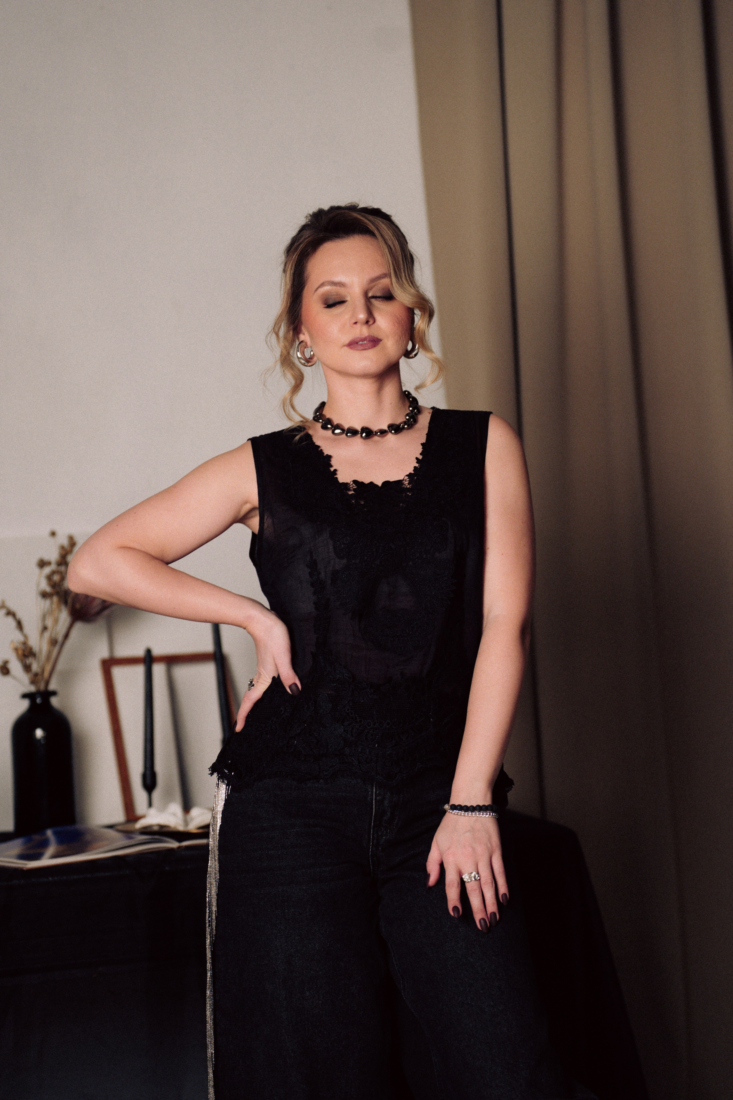 НОВОГОДНЯЯ ФОТОСЕСИИЯ В СТУДИИ ДЛЯ ДЕВУШКИ И ПРОГУЛКА ПО ЧЕРНЫШЕВСКОЙ. Профессиональный фотограф, Санкт-Петербург — Виктория Богомолова