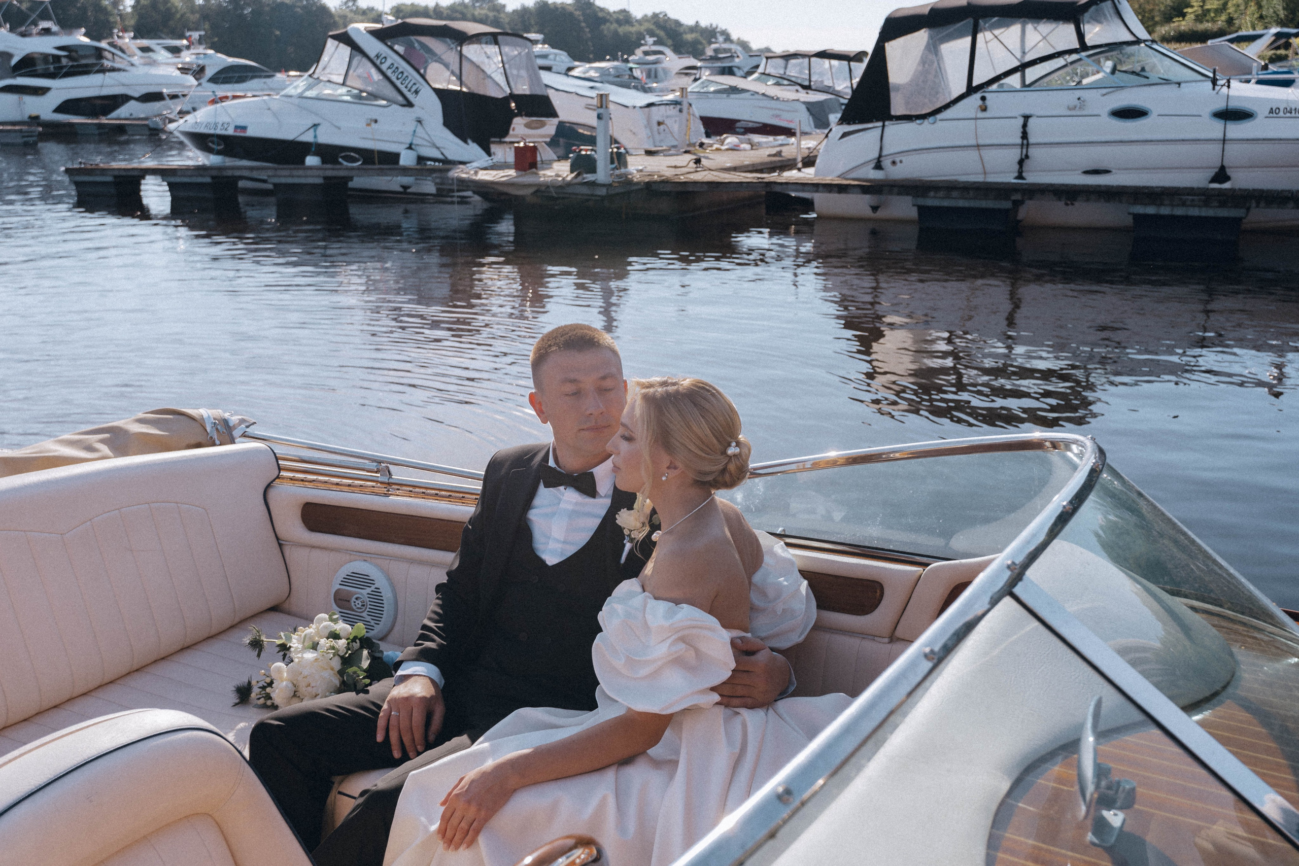 СВАДЕНБНАЯ СЬЕМКА НА КАТЕРЕ ПО КАНАЛАМ САНКТ-ПЕТЕРБУРГА И В АКВАТОРИИ НЕВЫ. Профессиональный фотограф, Санкт-Петербург — Виктория Богомолова