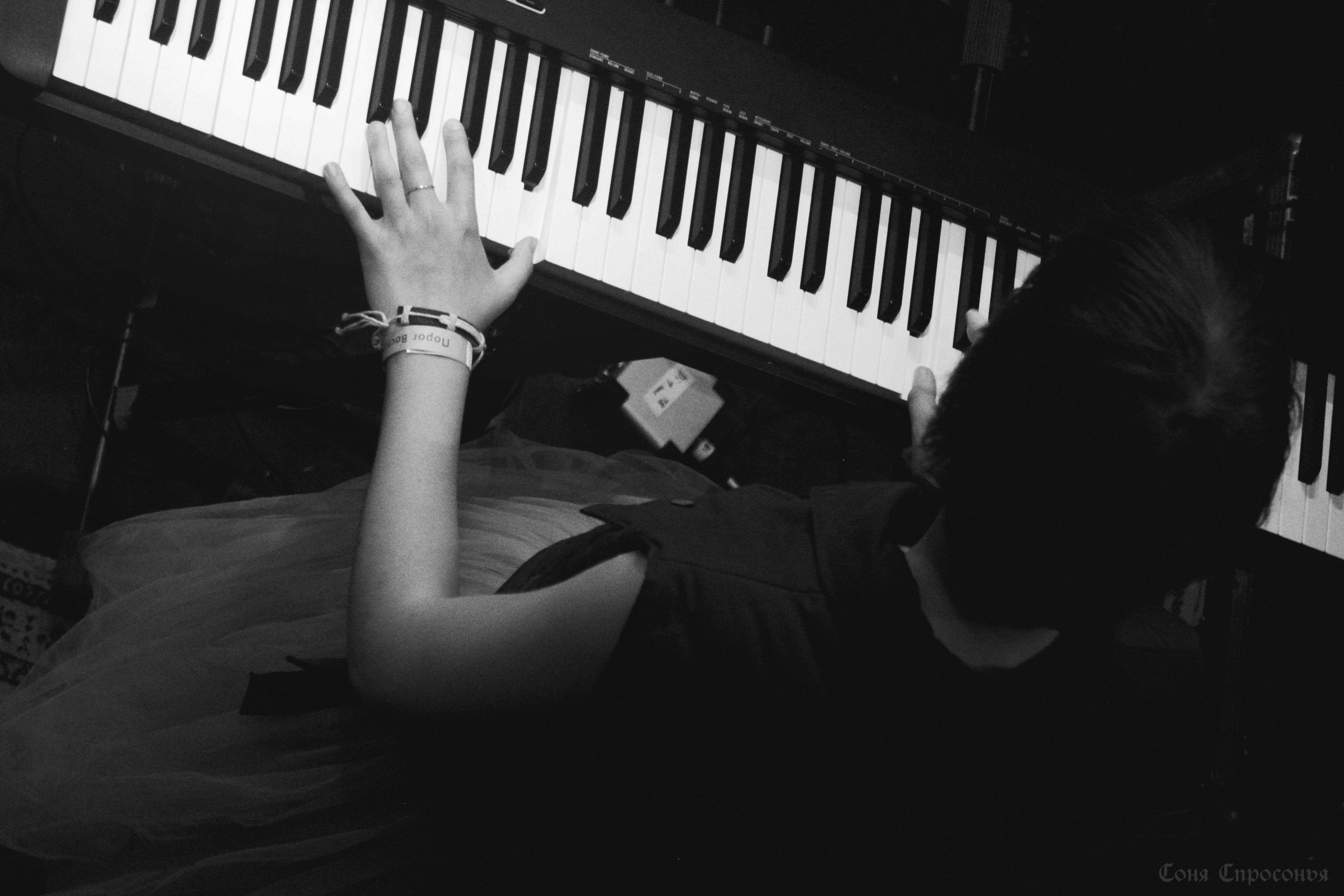 Синестетик 26.08.23. Концертный и портретный фотограф в Москве Соня Спросонья