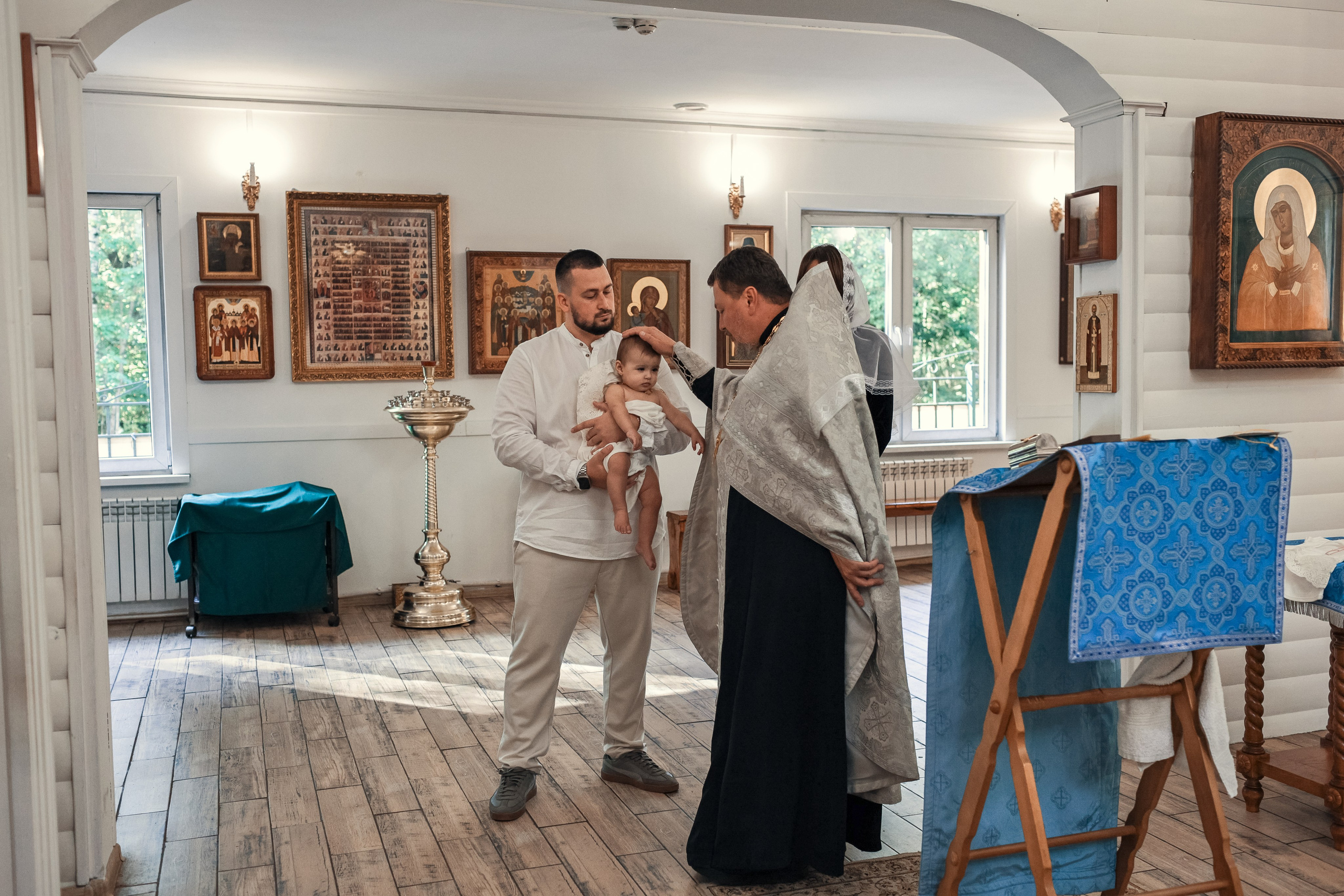 Крещение в Храме Даниила Московского Метрогородке. Профессиональный фотограф в Москве и Мо Мария Шантарёва