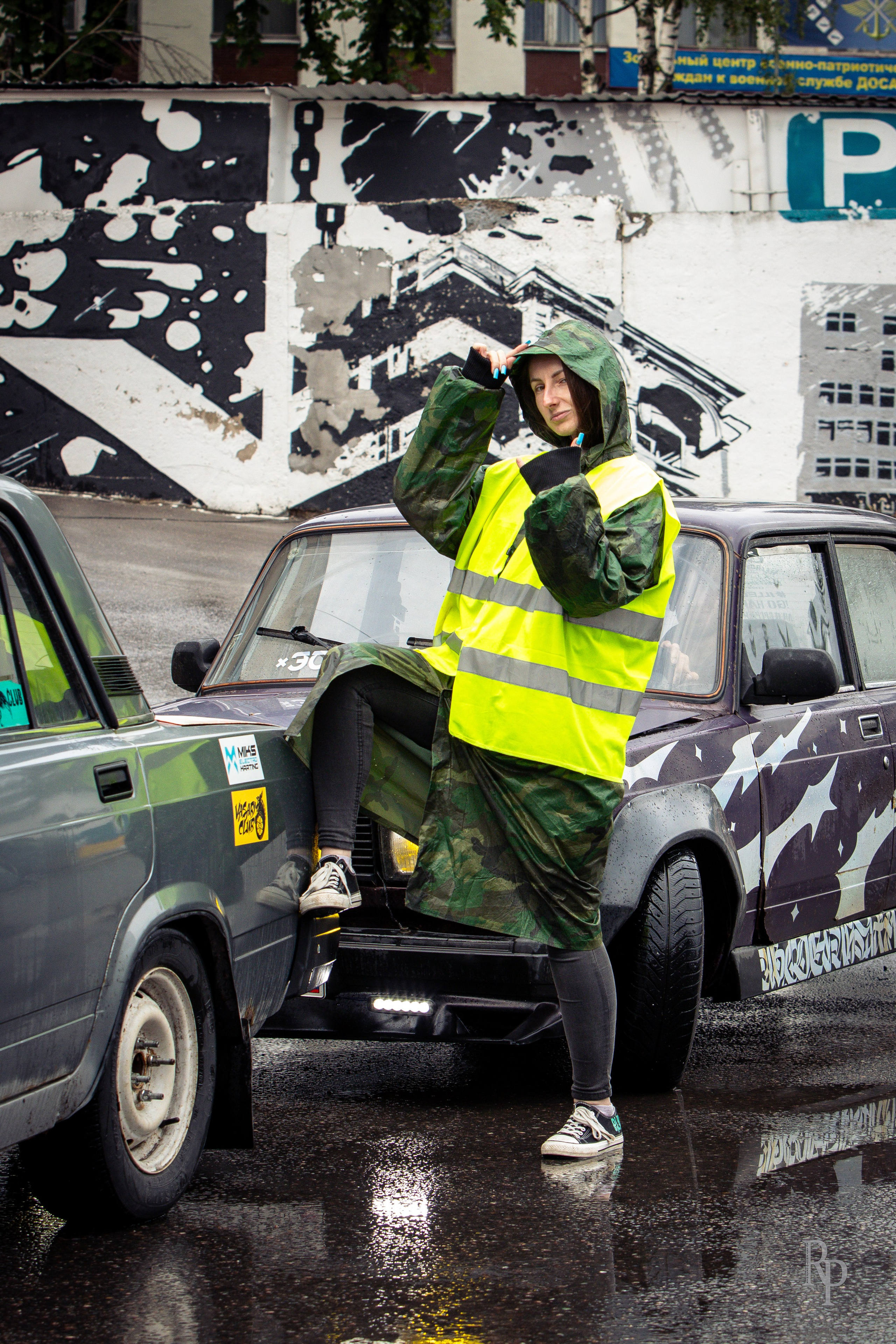 SHOWDOWN. Rusty Photographer