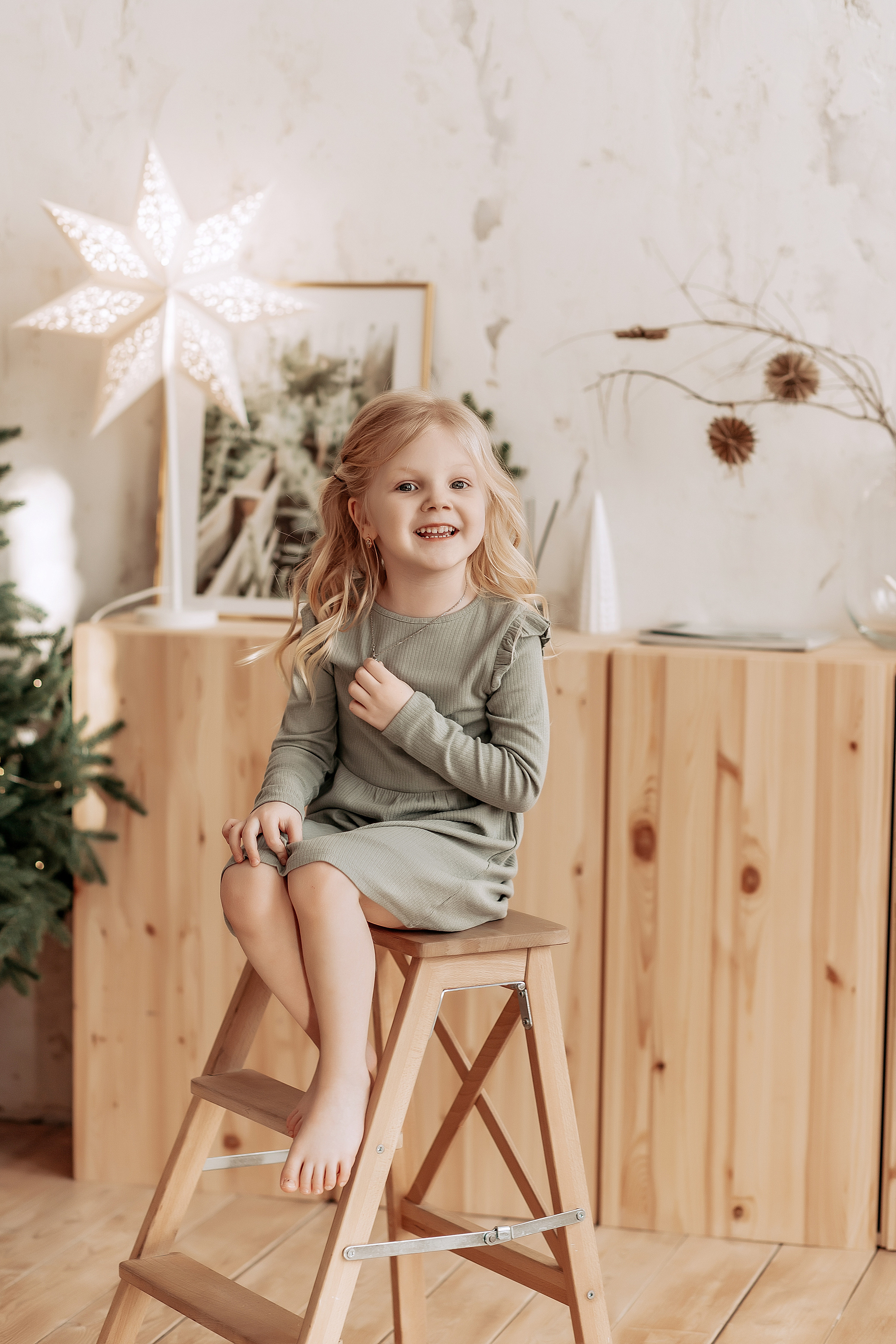Анна и неуловимая звездочка Злата в новогодних Историях. Детский и семейный фотограф в Красноярске Юлия Бирюкова