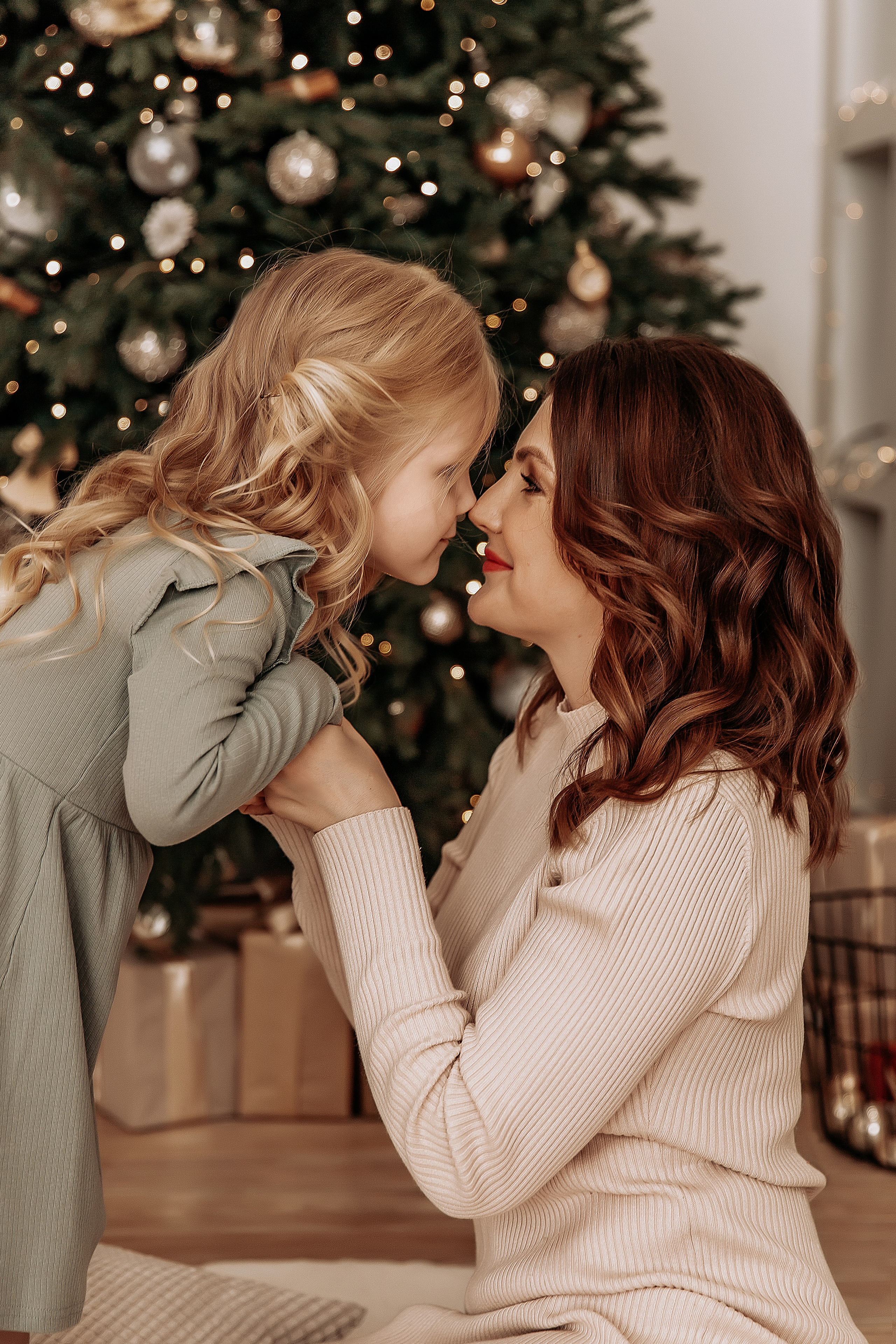 Анна и неуловимая звездочка Злата в новогодних Историях. Детский и семейный фотограф в Красноярске Юлия Бирюкова