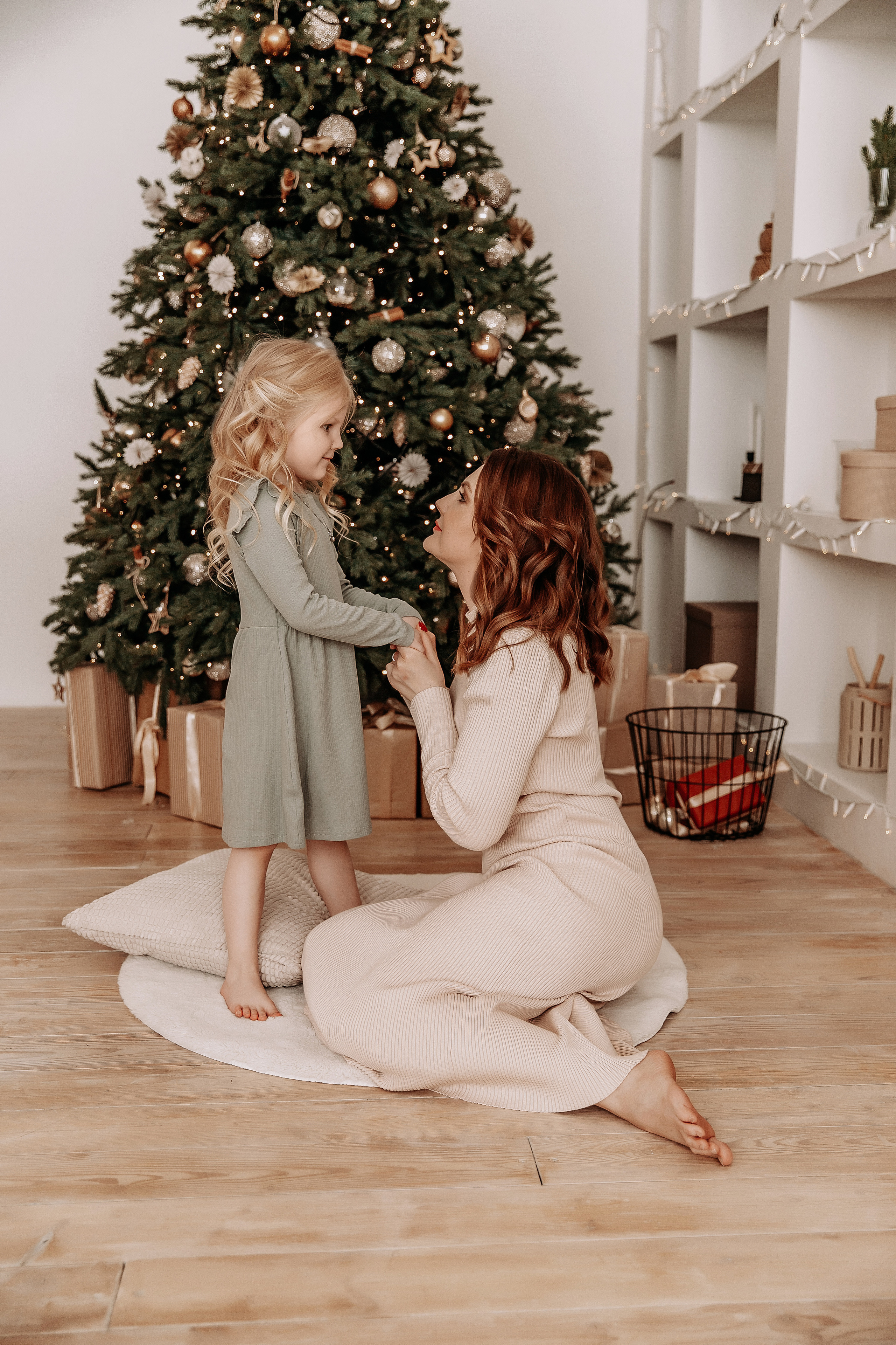 Анна и неуловимая звездочка Злата в новогодних Историях. Детский и семейный фотограф в Красноярске Юлия Бирюкова