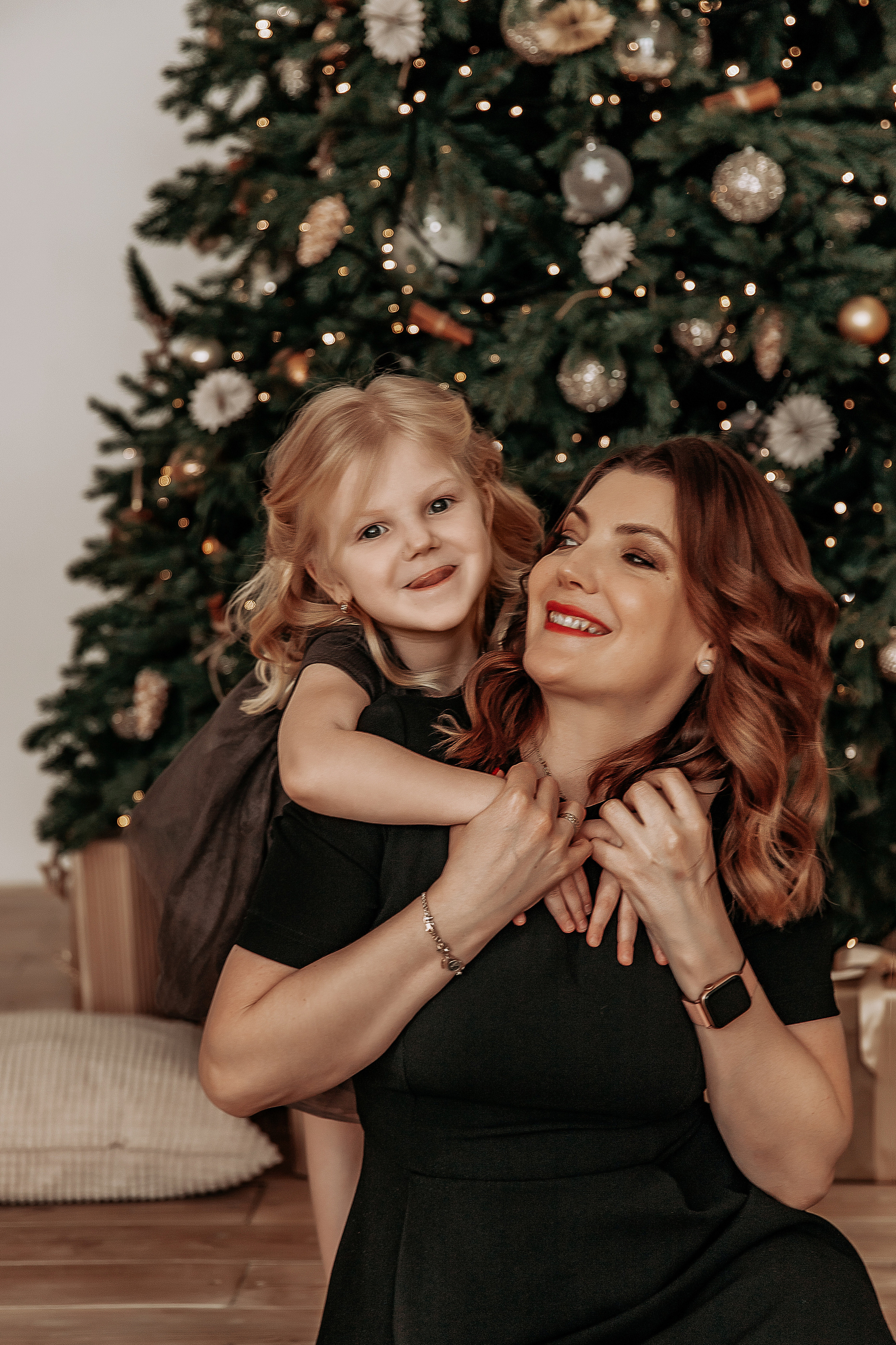 Анна и неуловимая звездочка Злата в новогодних Историях. Детский и семейный фотограф в Красноярске Юлия Бирюкова