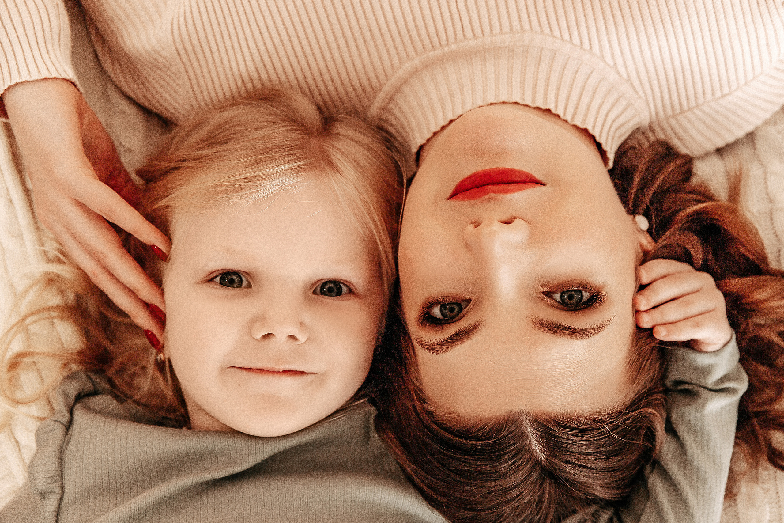 Анна и неуловимая звездочка Злата в новогодних Историях. Детский и семейный фотограф в Красноярске Юлия Бирюкова