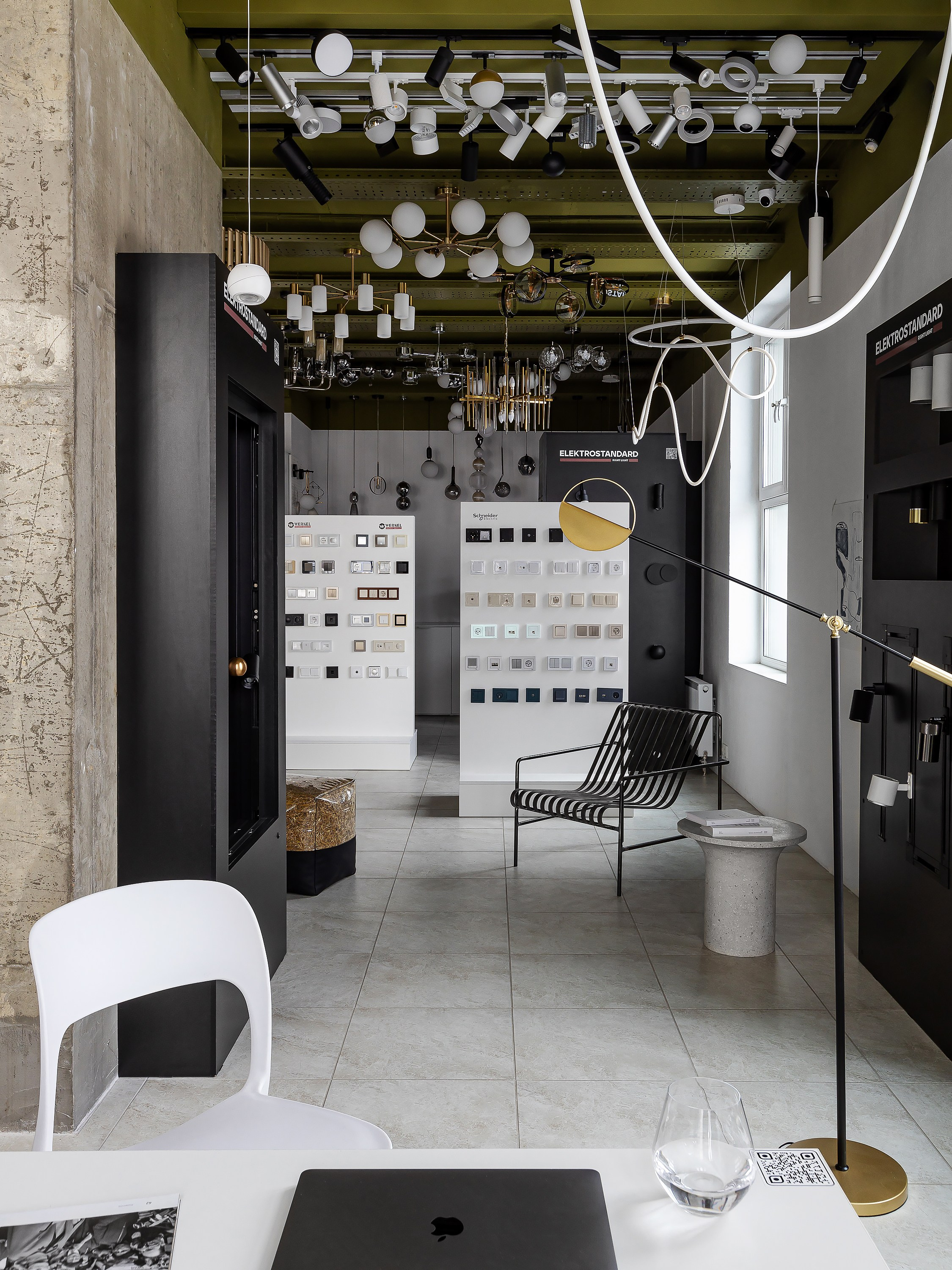 Офис с элементами лофта. Интерьерный фотограф Виталина Ворошкевич