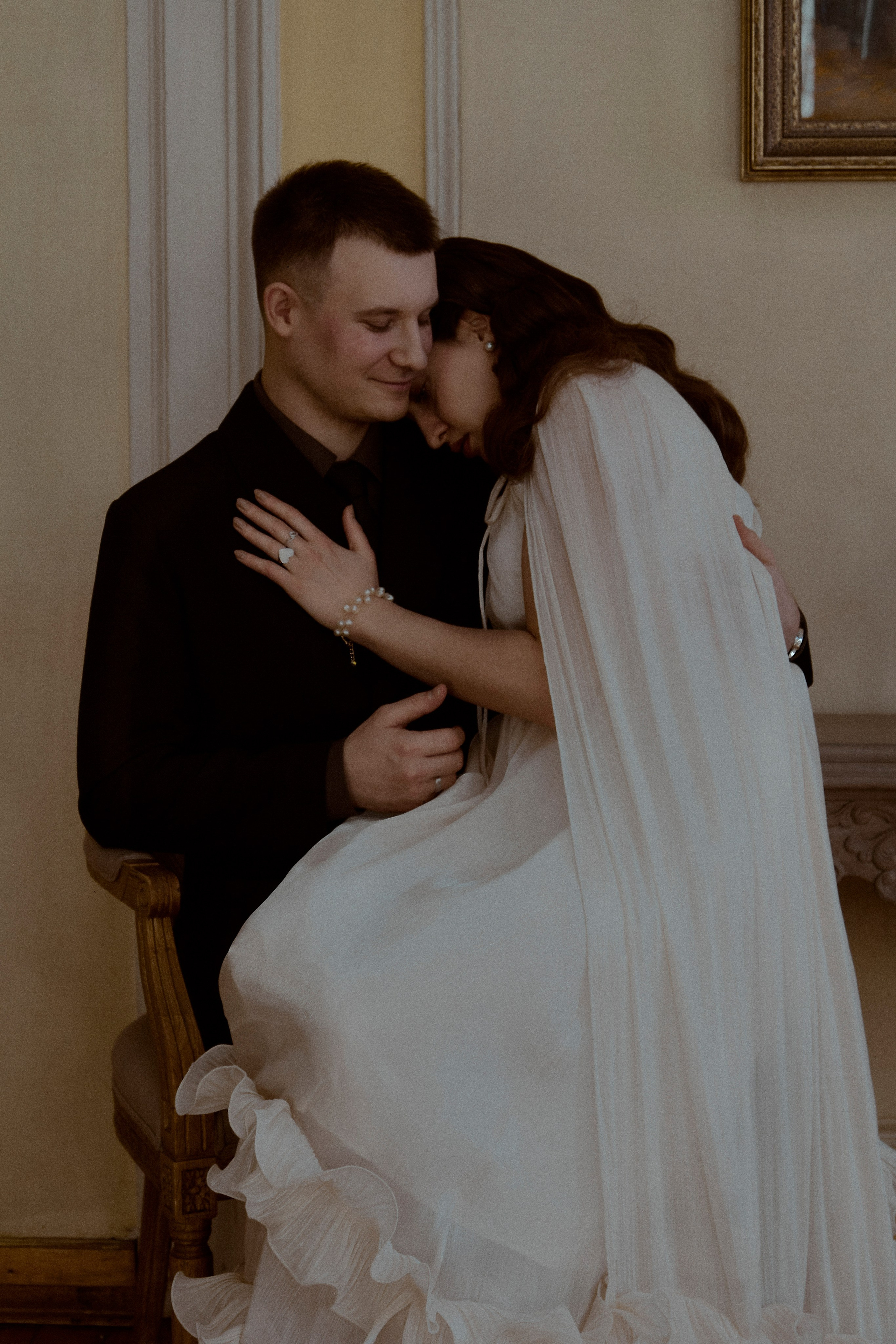 Свадебное лавстори в стенах библиотеки им. Пушкина. Свадебный фотограф в Москве Приятелева Ангелина