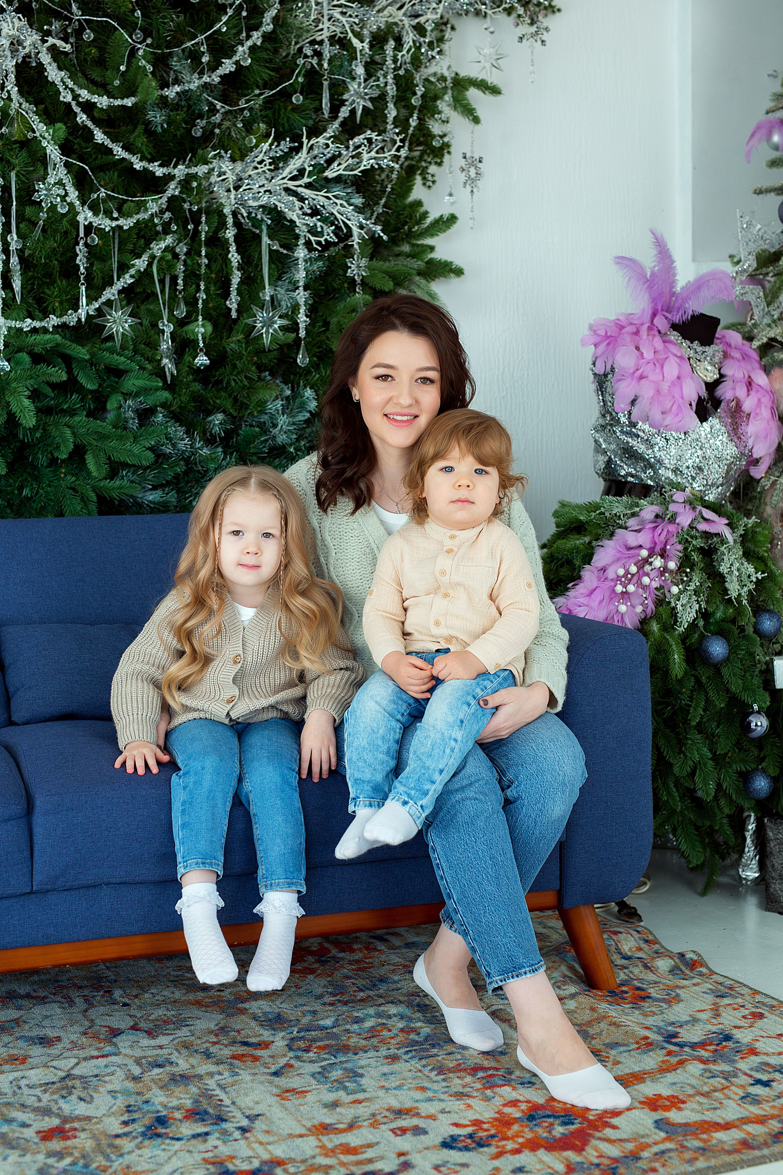 Ольга с детками в новый год. Людмила Далидович топовый семейный фотограф Находка/Владивосток