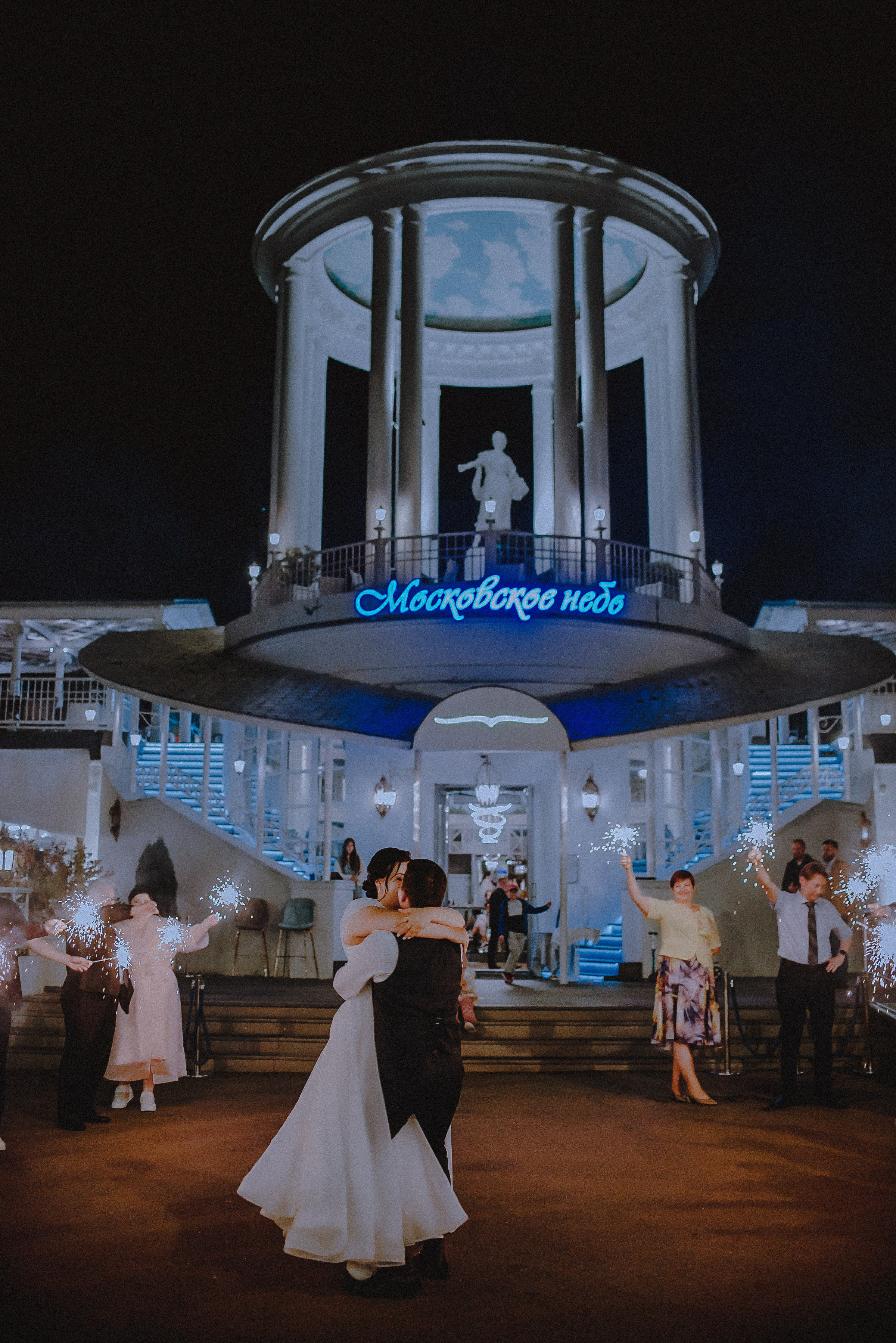 Love.com: Главная страница нашего счастья. Свадебный и семейный фотограф в Москве Сажина Кристина КиМ. Свадебный оператор в Москве Сажин Максим