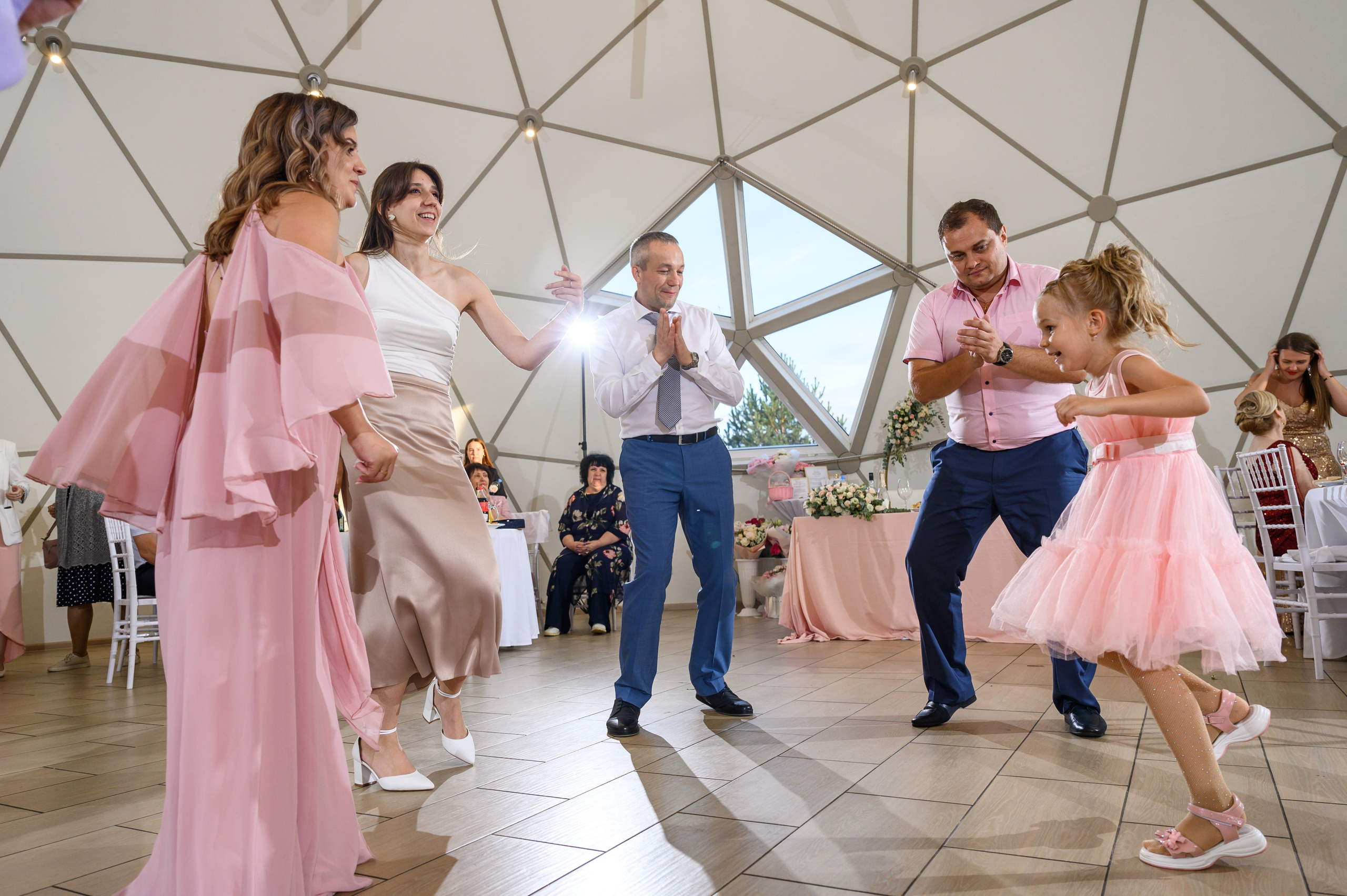 Свадебная фотосессия парк-отель Петрухино-клуб. Свадебный фотограф Москва Юрий Кульман