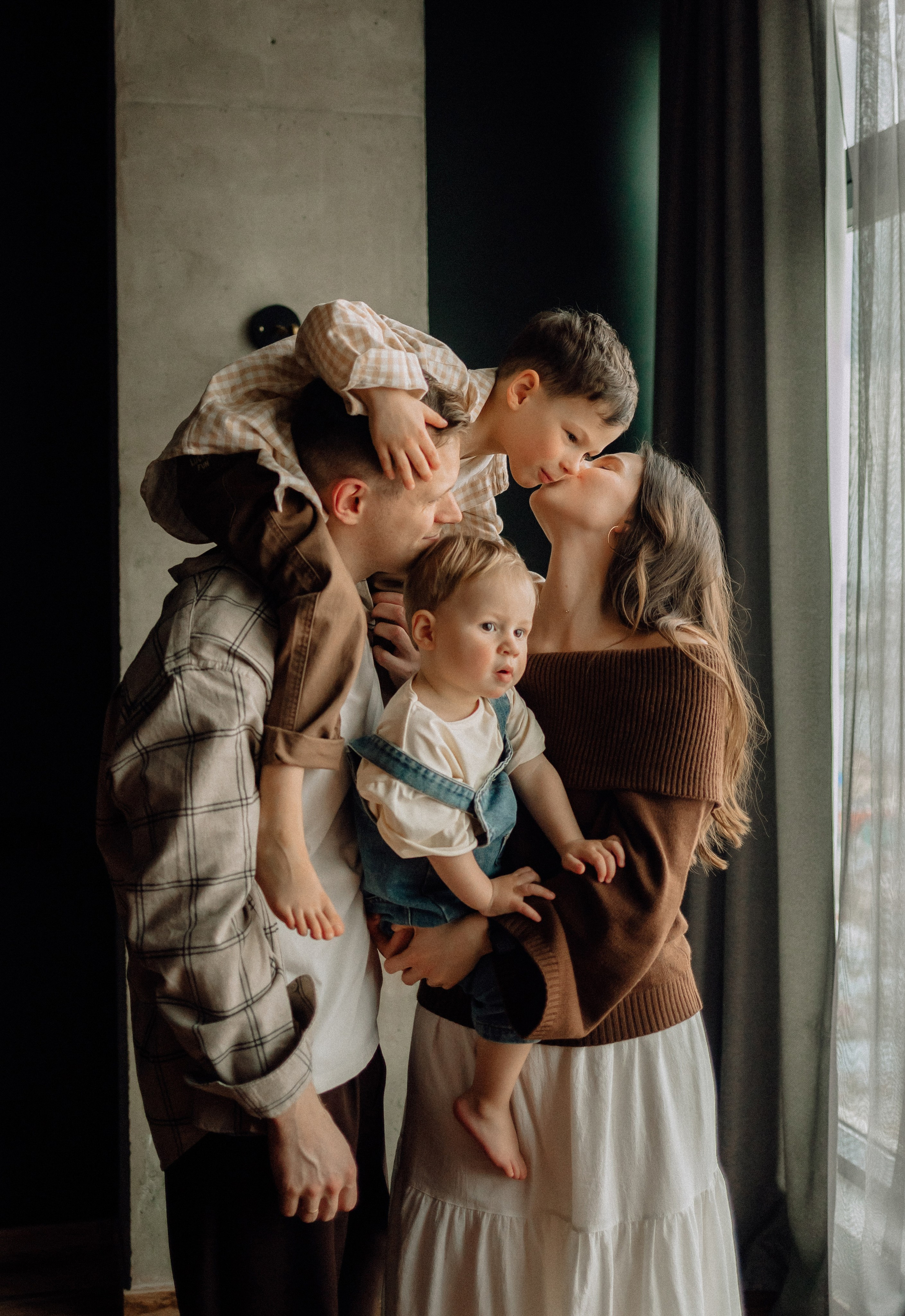 Звонко смеялись