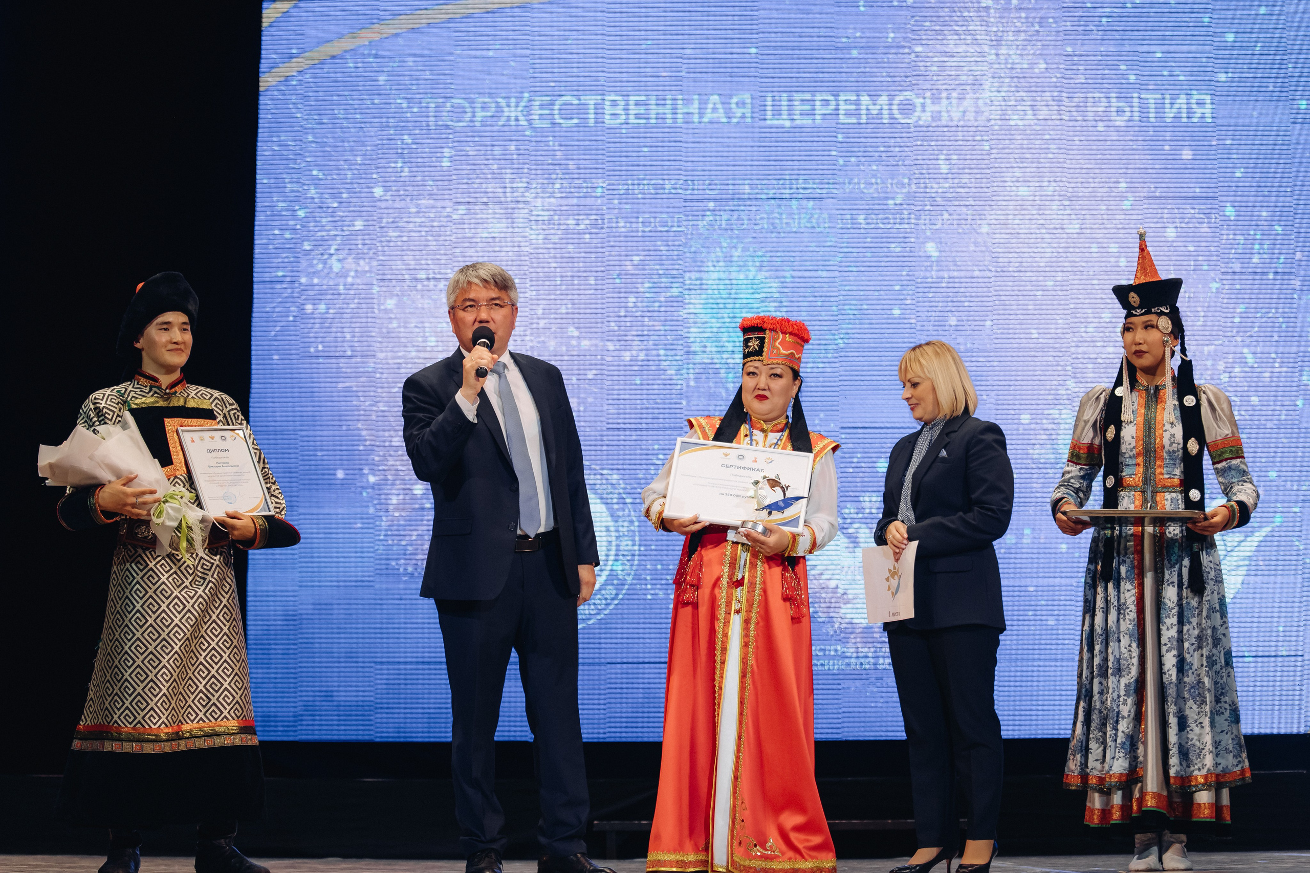 Лучший учитель родного языка и литературы 2025. Свадебный и семейный фотограф в Улан-Удэ