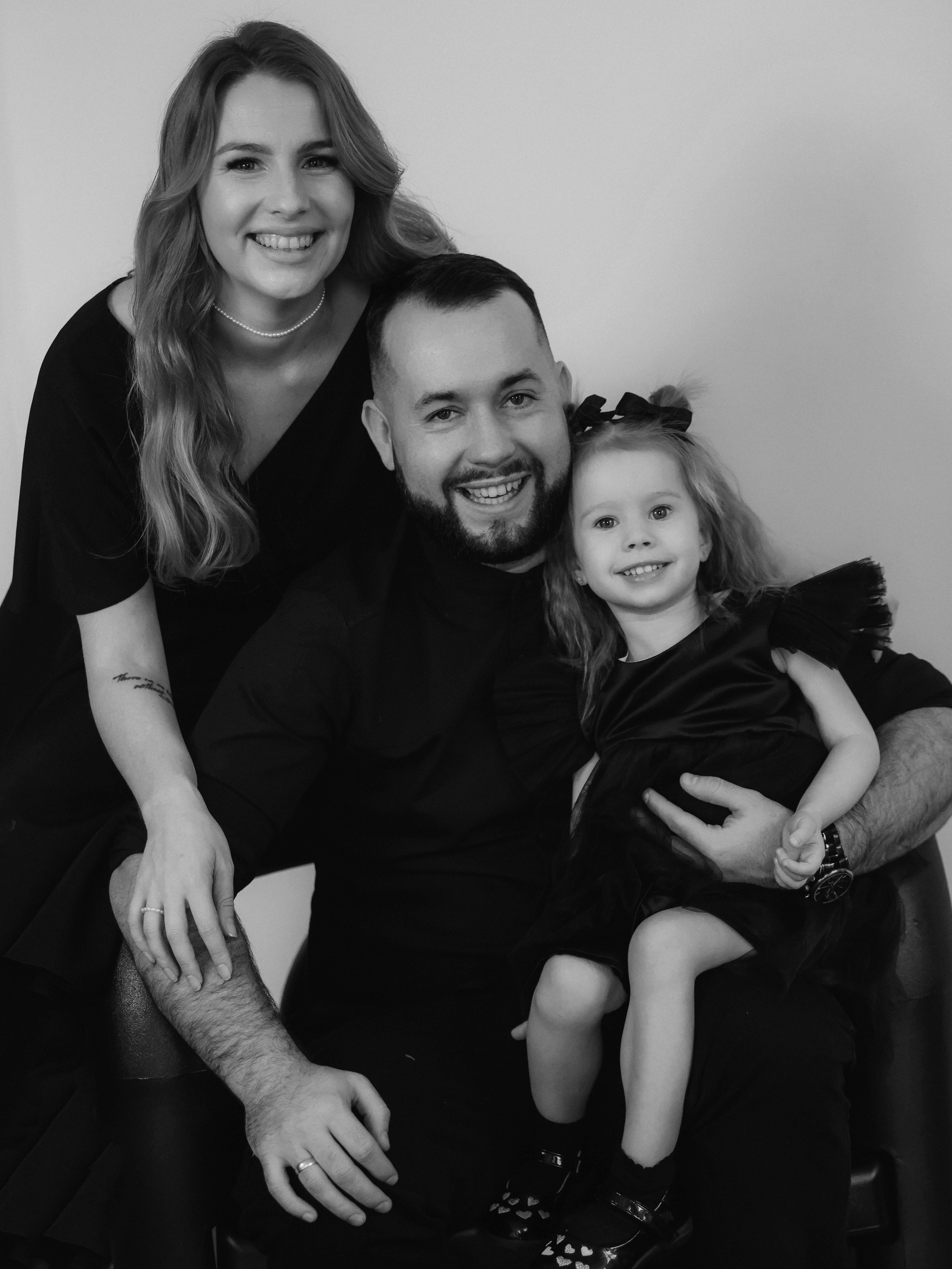 Семейная фотосессия in Black. Мультифотограф Динара Ахмедзянова