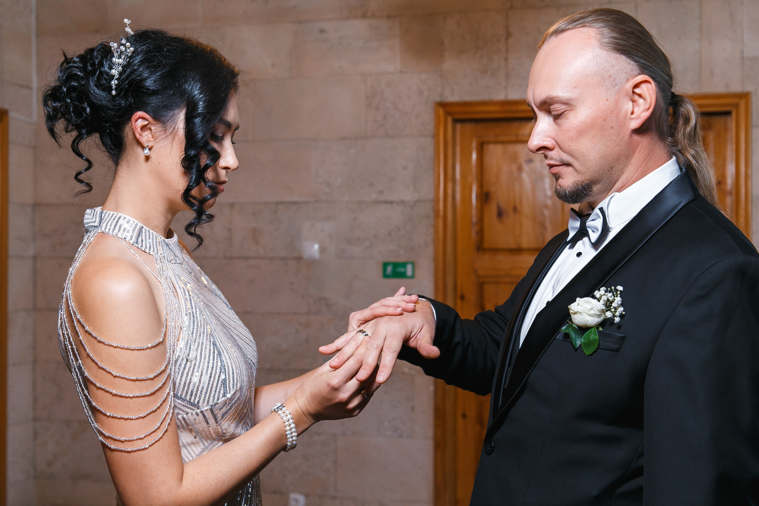 Ксения и Александр: поженились и погуляли в парке санатория Горная поляна. Событийный фотограф Максим Бескоровайновнов