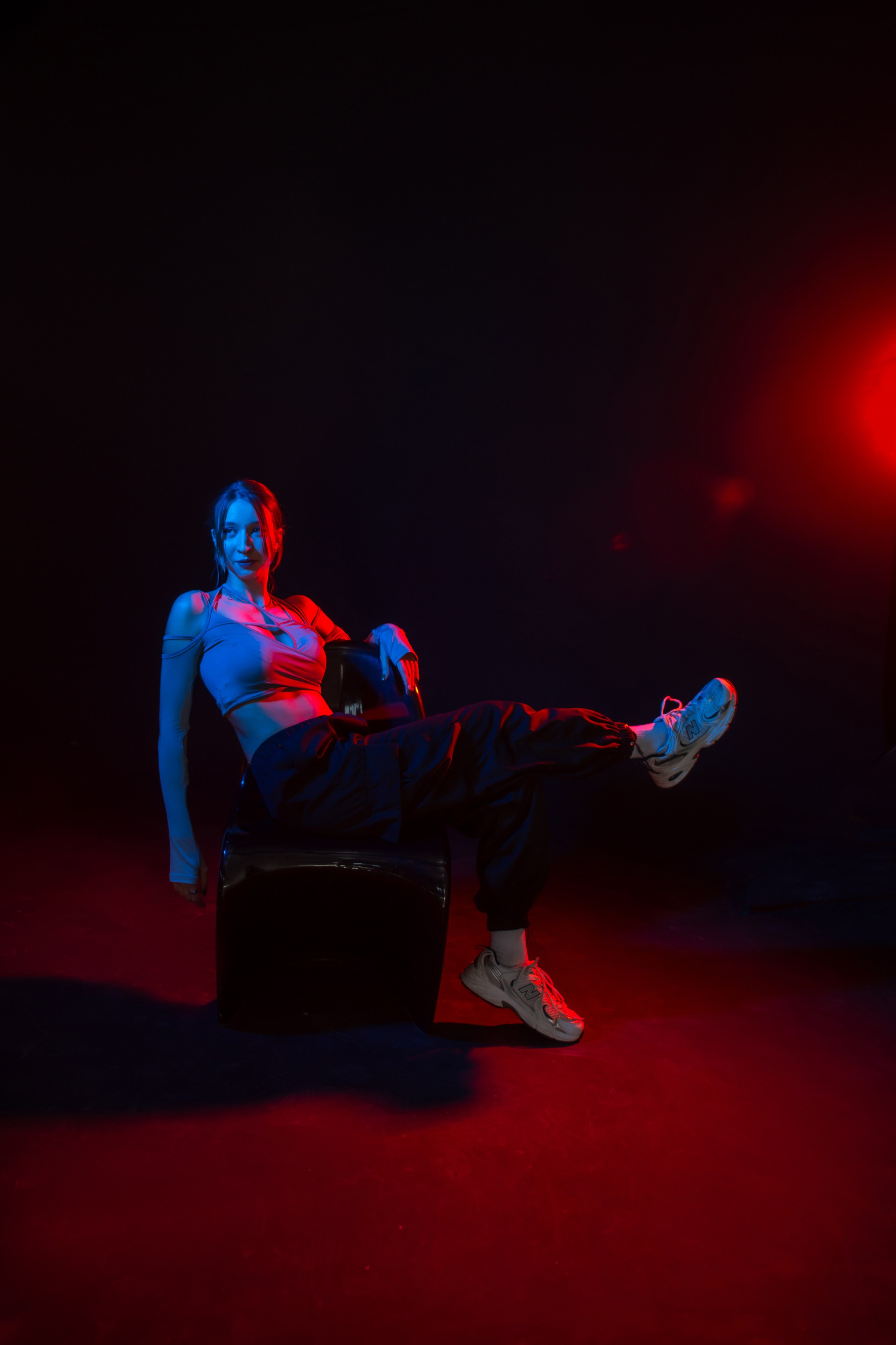 Студия. Черная циклорама с цветной подсветкой. Ольга Плаксина фотограф в Саратове