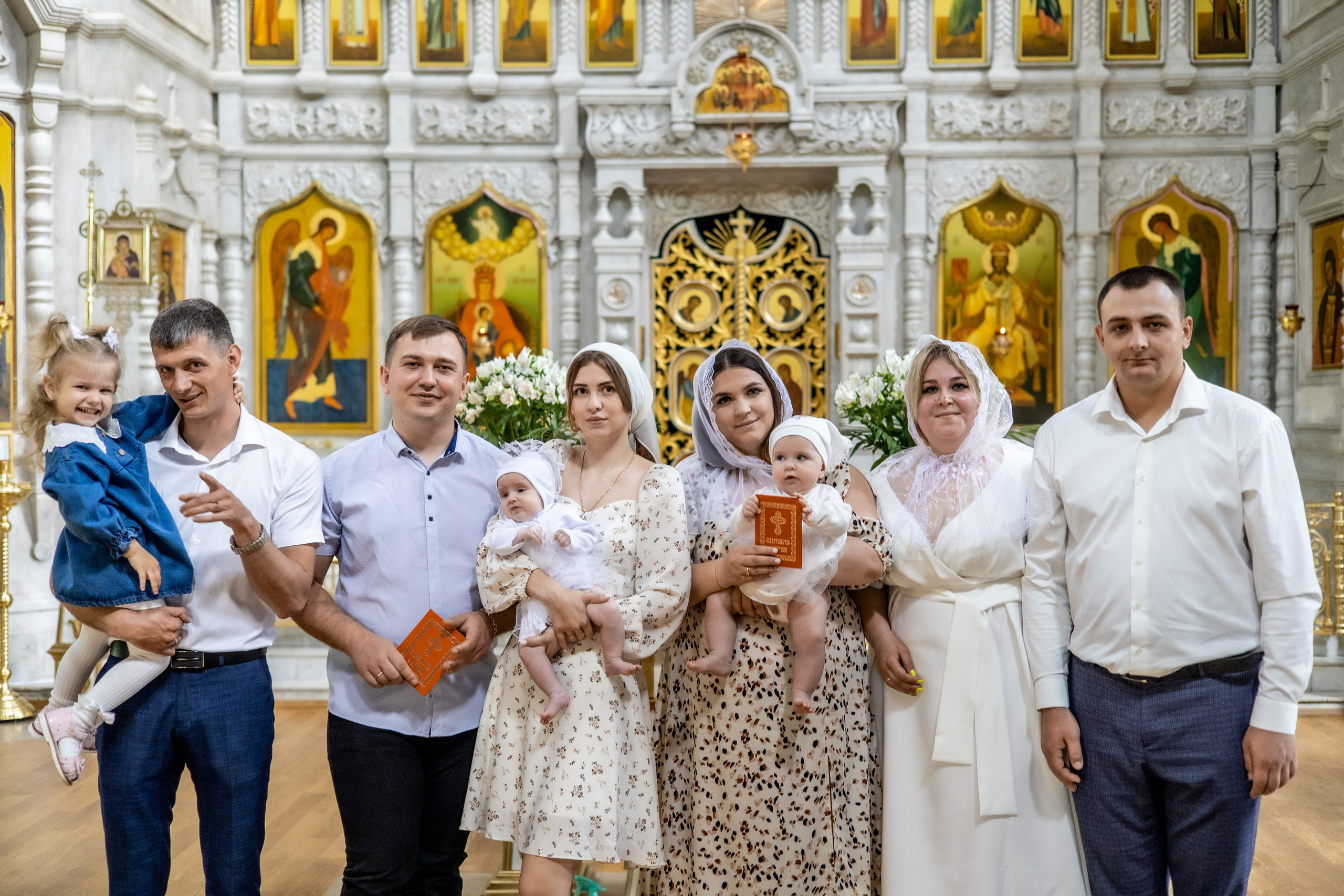 Крещение Ульяны и Вероники. Фотограф Надежда Лукьянова