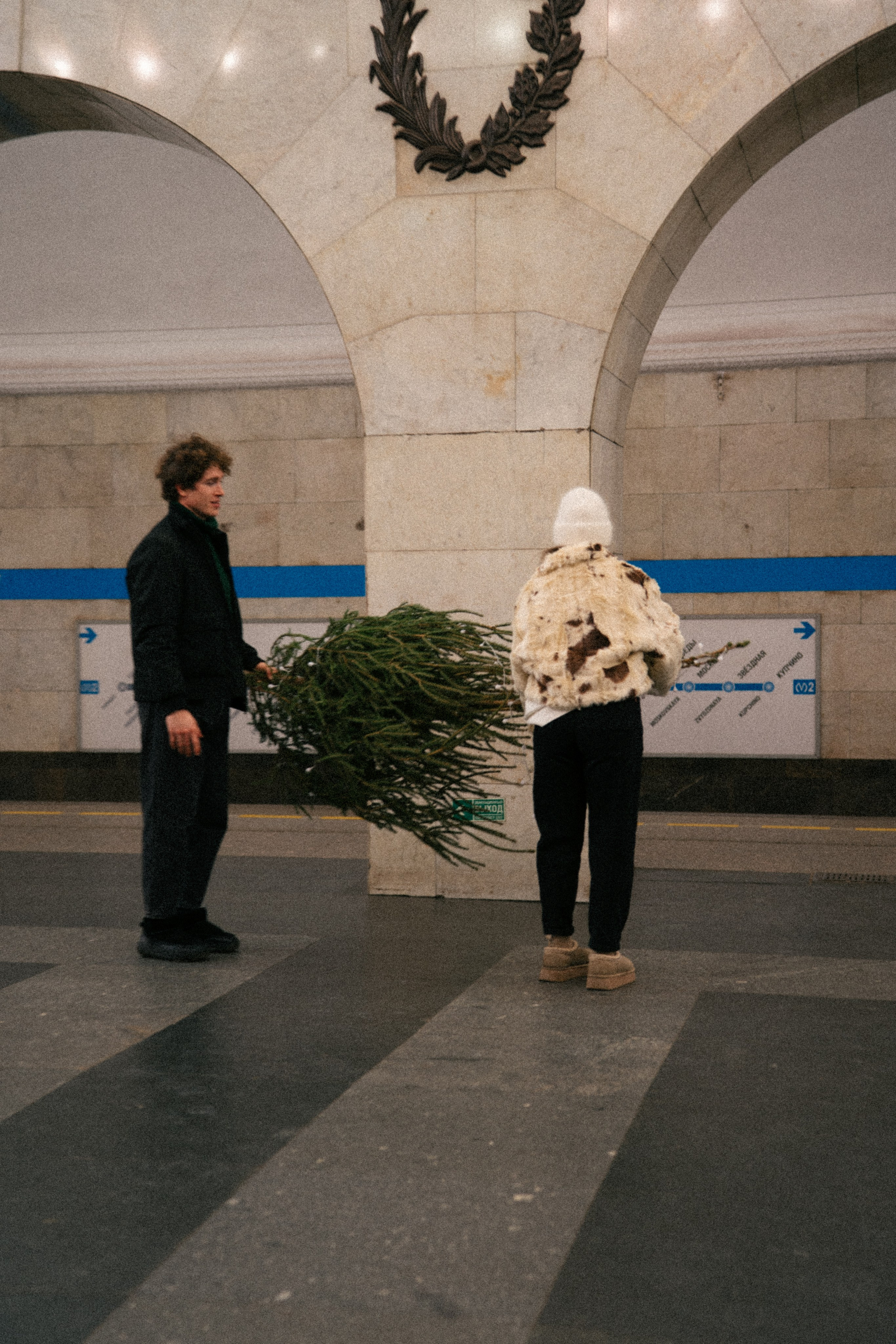 НОВОГОДНЯЯ ПРОГУЛКА ПАРЫ ПО ЧЕРНЫШЕВСКОЙ ПЕРЕД НОВЫМ ГОДОМ. Профессиональный фотограф, Санкт-Петербург — Виктория Богомолова