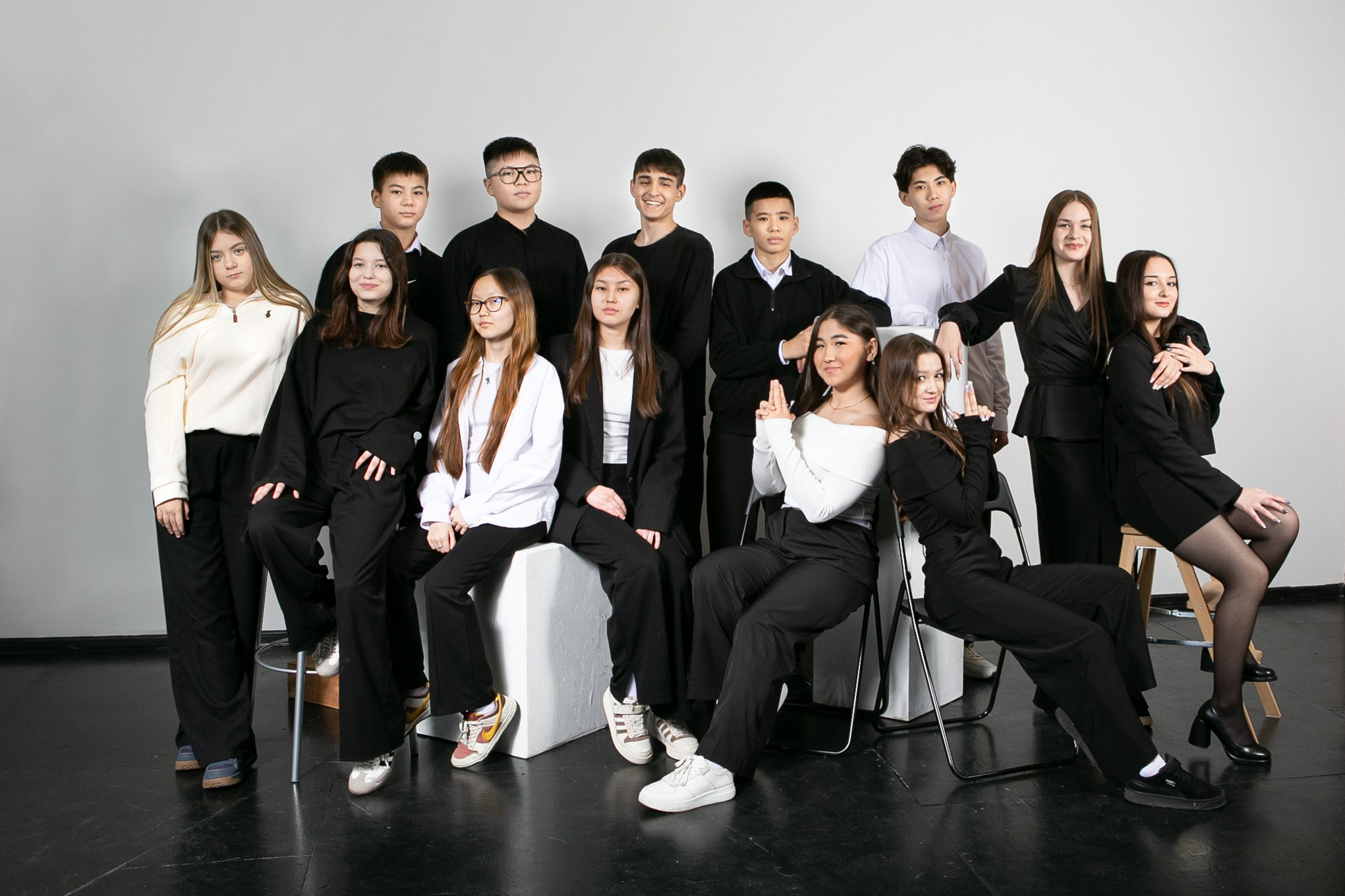 Выпускные фотоальбомы в Омске. Школьный фотограф в Омске, 1 класс, 4 класс, 9 класс, 11 класс, выпускной, выпускной в детском саду. Фотограф Наталья Стаг в Омске. Фотографирую в разных стилях в разных студиях, а так же в школах и садах. Печатаю выпускные фотоальбомы