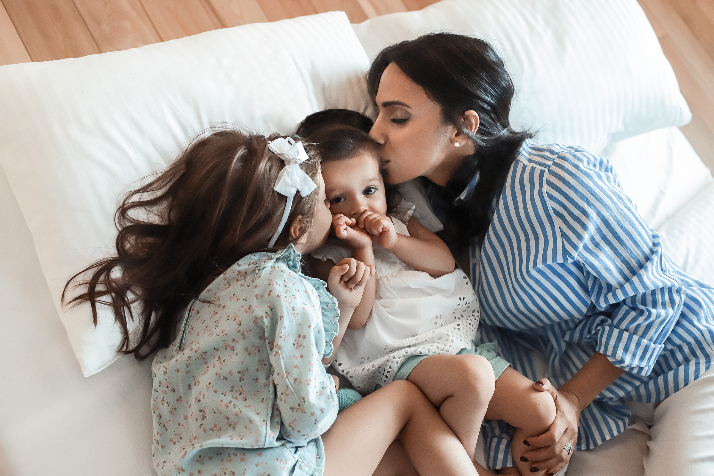 Семейная фотосессия в студии и дома. Семейный фотограф в Санкт-Петербурге Анна Аверина