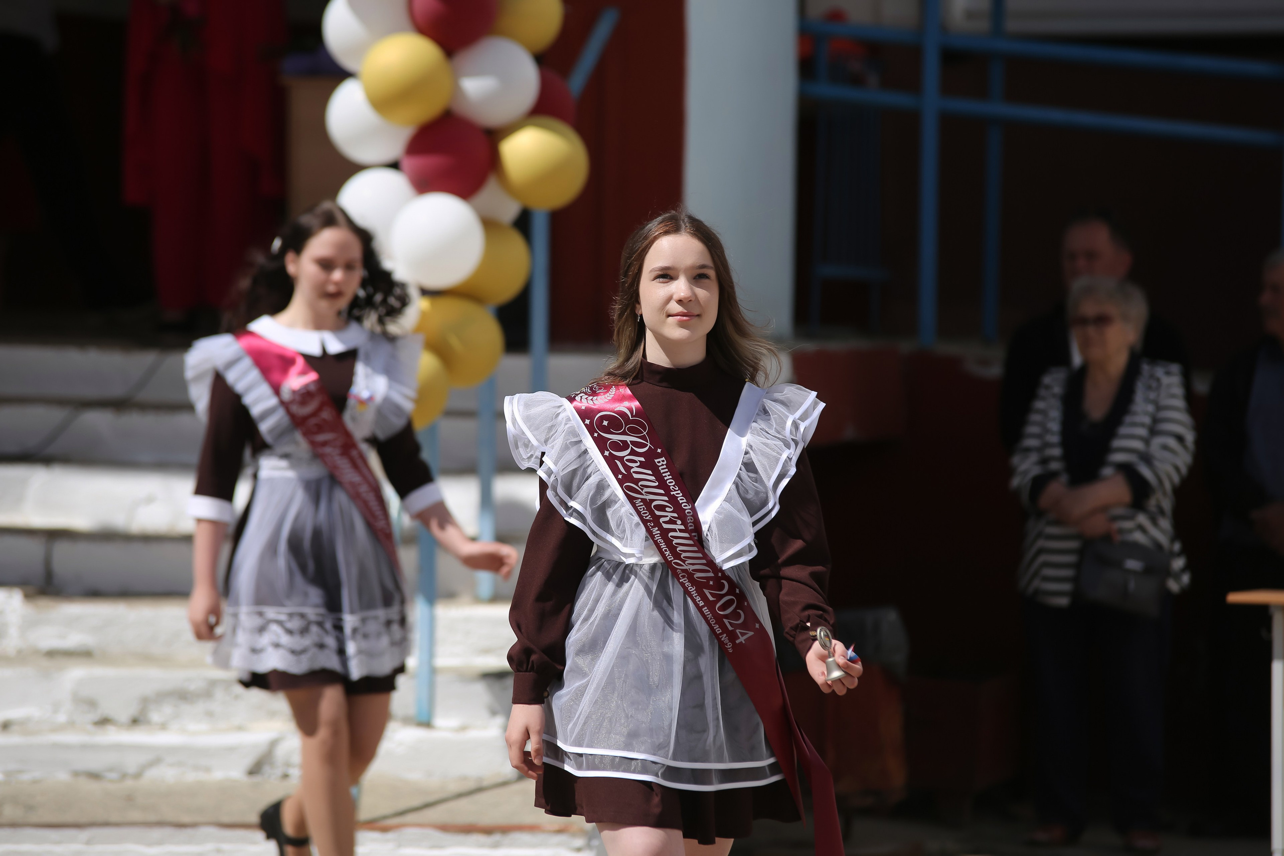 ЛИНЕЙКА «ПОСЛЕДНИЙ ЗВОНОК» 9 ШКОЛА 2024 г МЦЕНСК. ТВОЙ АЛЬБОМ / ТВОИ ПРАВИЛА