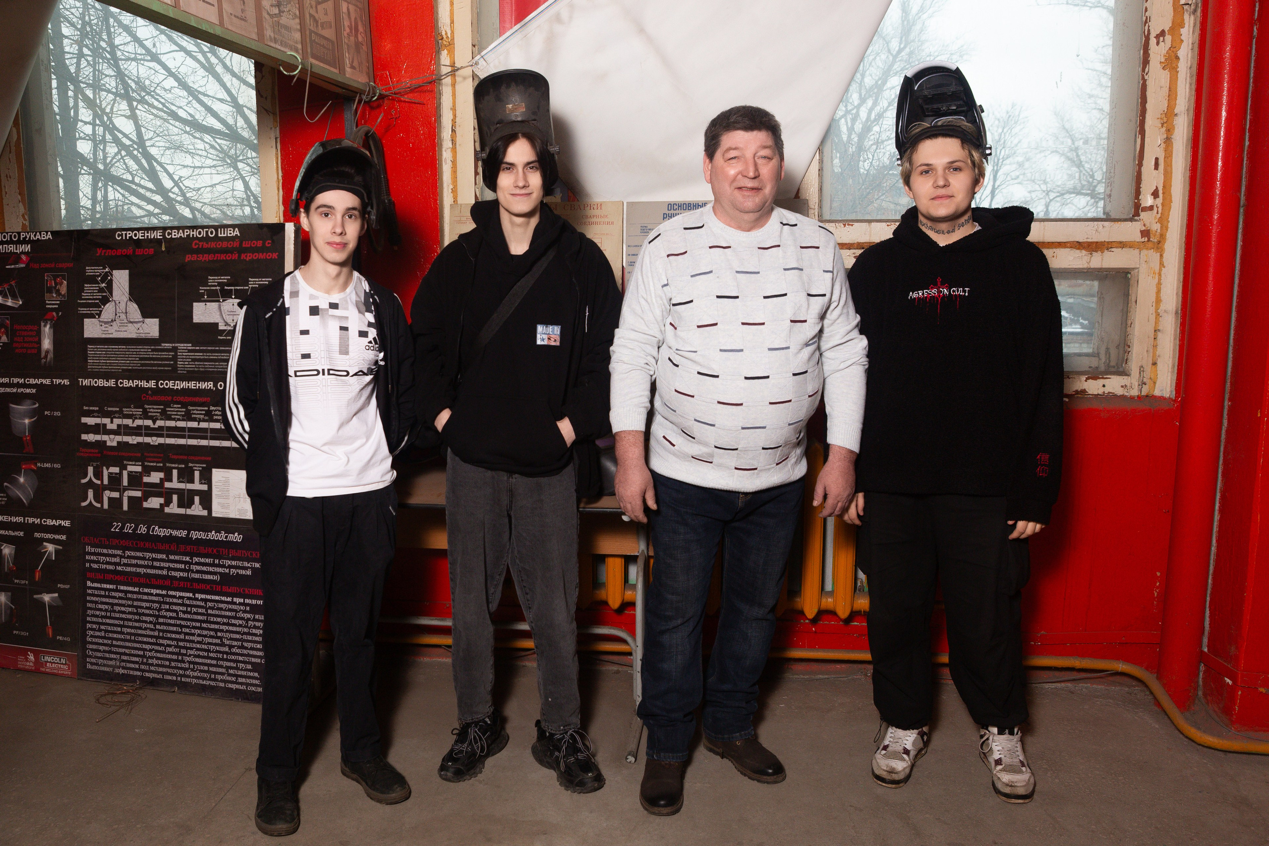 Фотосессия в Цеху для Выпускников Сварочного Производства | Твой Альбом Мценск. ТВОЙ АЛЬБОМ / ТВОИ ПРАВИЛА
