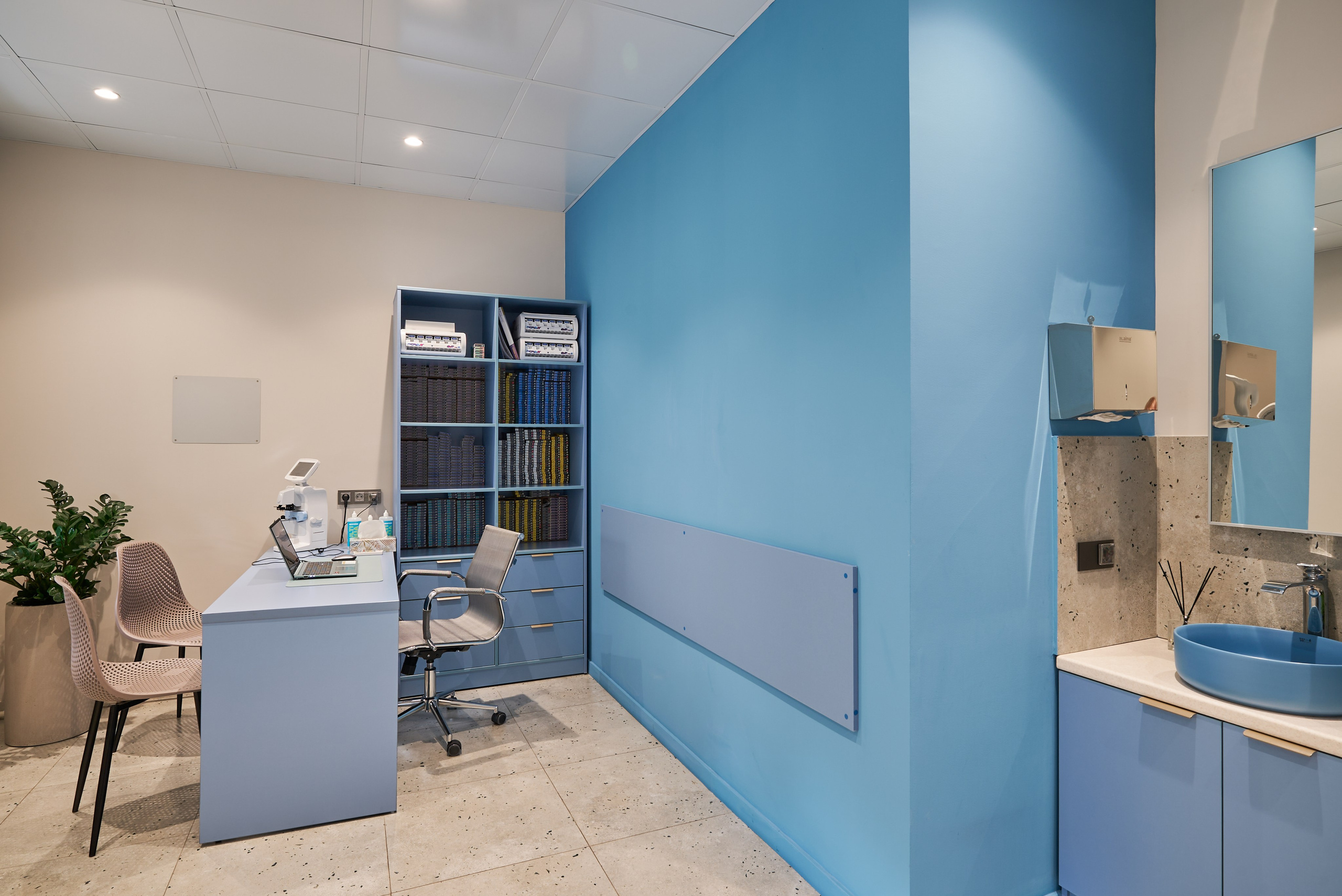 Небесно-голубой и капибара: оптика в Москве (Публикация My Decor). Бояршинов Антон Интерьерный фотограф/видеограф Москва