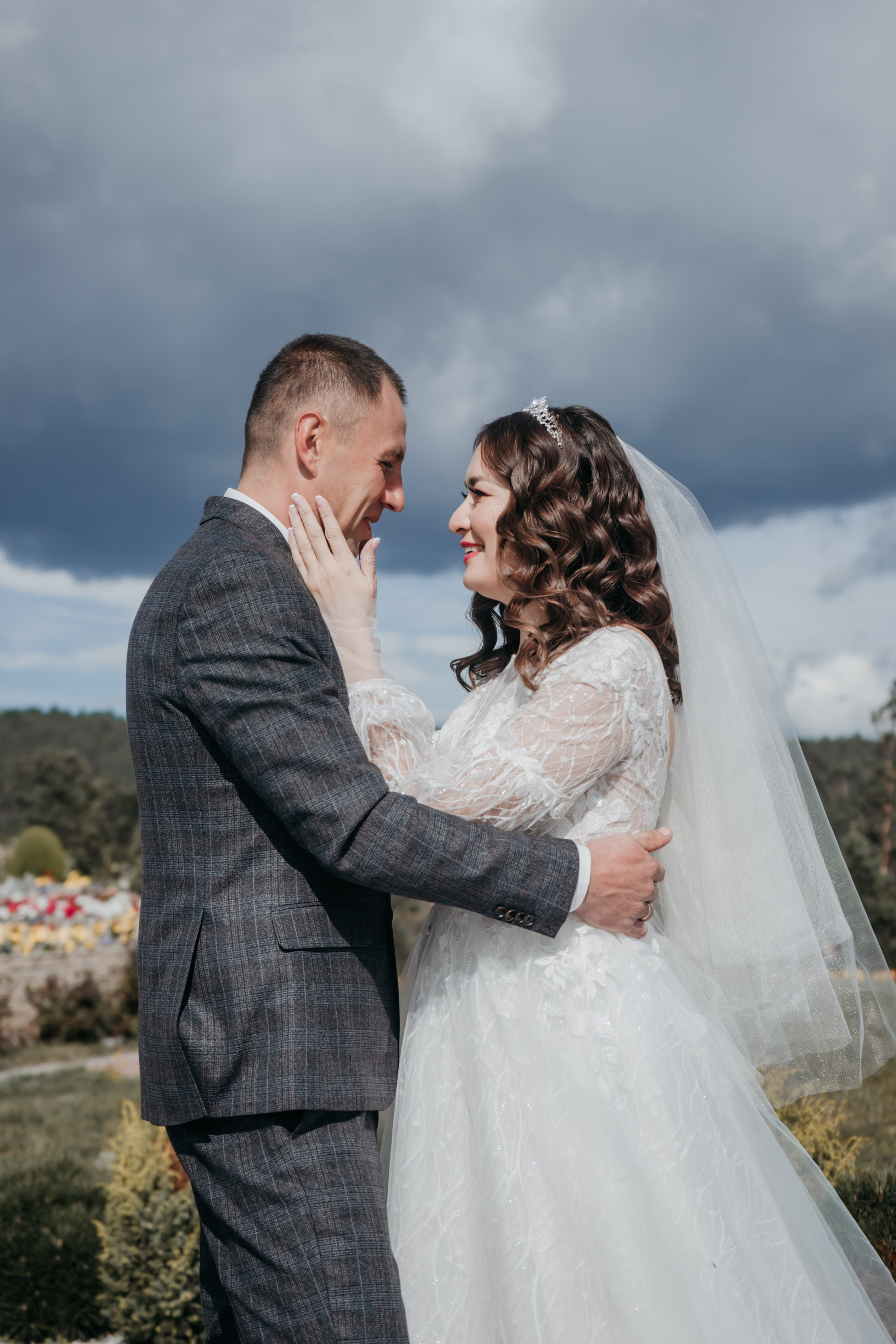 Свадебный фотографии с прогулки в окрестностях Улан-Удэ. Фотограф в Улан-Удэ. Свадебный фотограф в Улан-Удэ