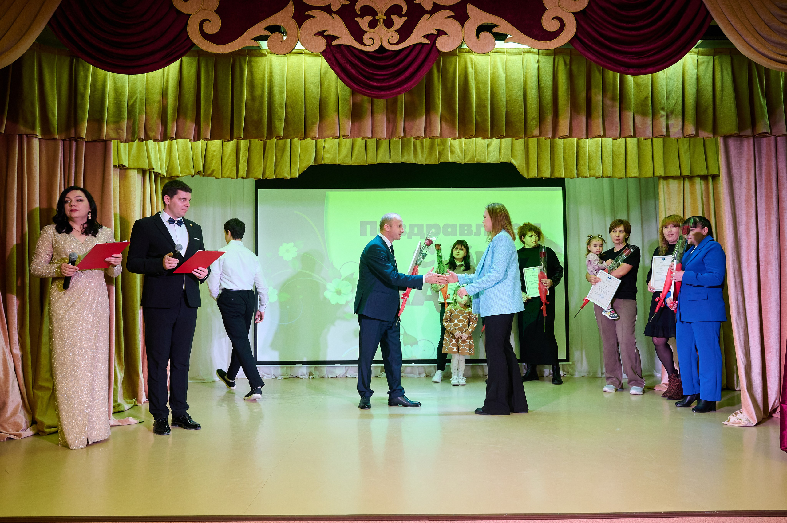 День матери Виноградный. Жизнь курорта Кабардинка в фотографиях