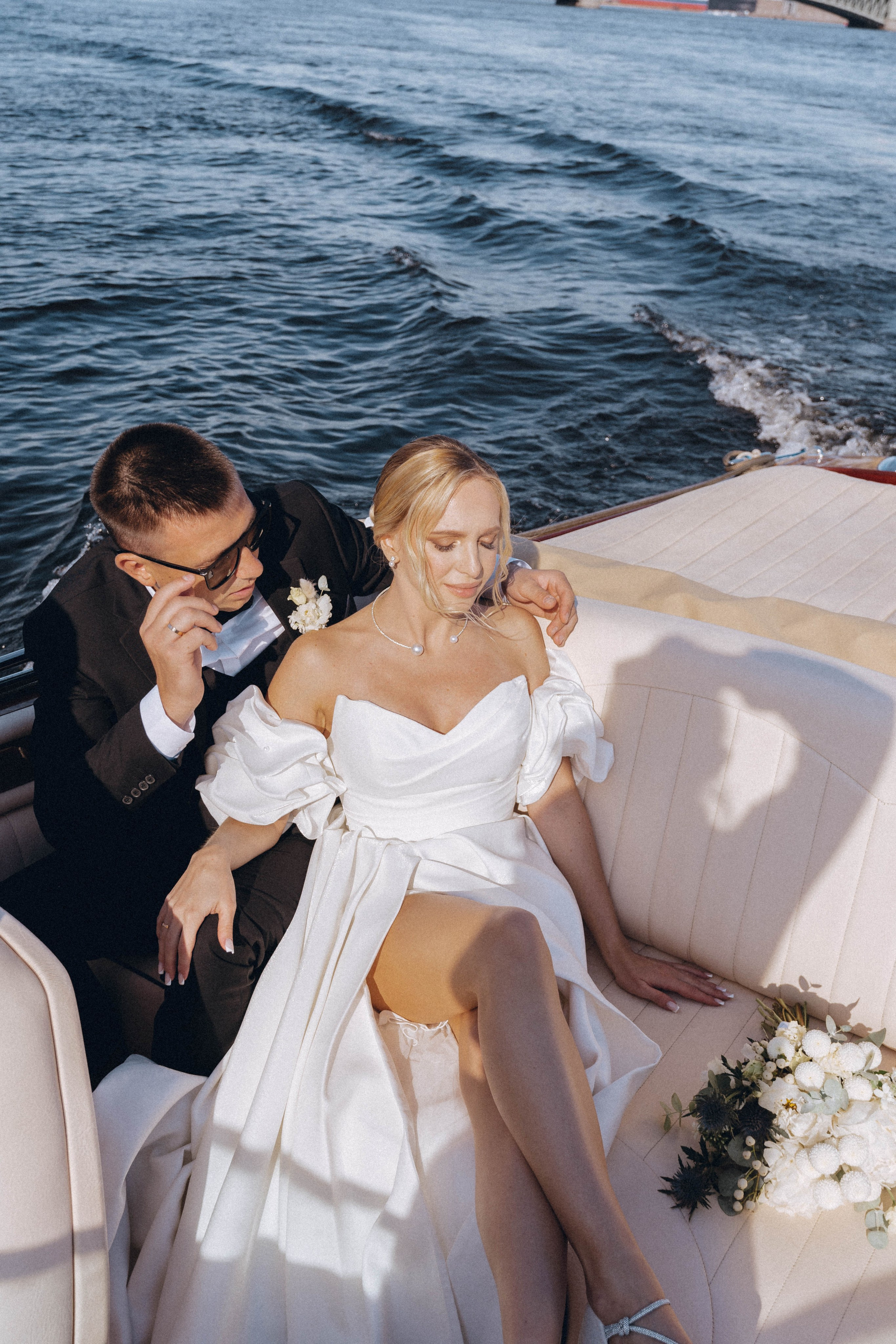 СВАДЕНБНАЯ СЬЕМКА НА КАТЕРЕ ПО КАНАЛАМ САНКТ-ПЕТЕРБУРГА И В АКВАТОРИИ НЕВЫ. Профессиональный фотограф, Санкт-Петербург — Виктория Богомолова