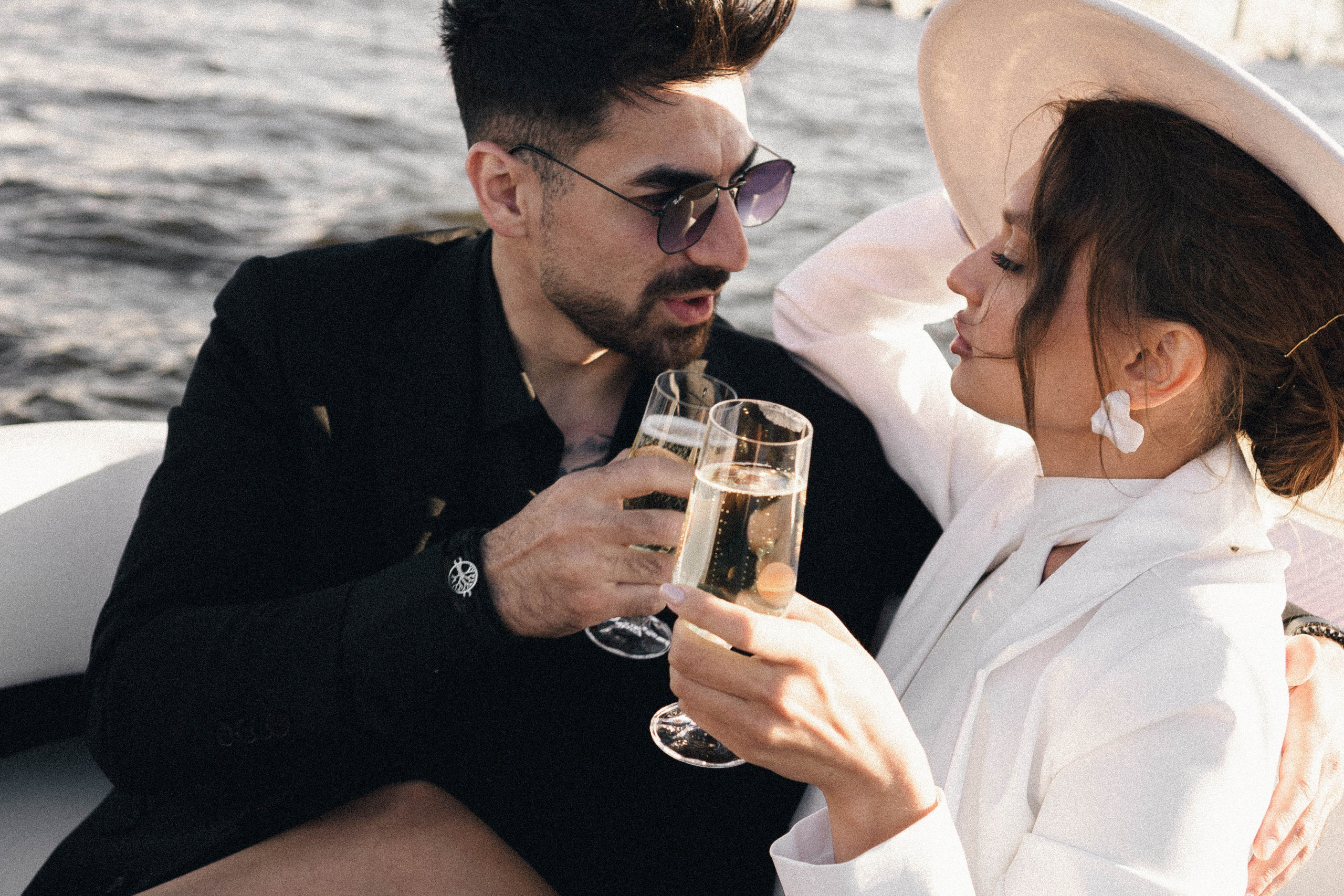 СВАДЕНБНАЯ СЬЕМКА НА КАТЕРЕ ПО КАНАЛАМ САНКТ-ПЕТЕРБУРГА И В АКВАТОРИИ НЕВЫ. Профессиональный фотограф, Санкт-Петербург — Виктория Богомолова