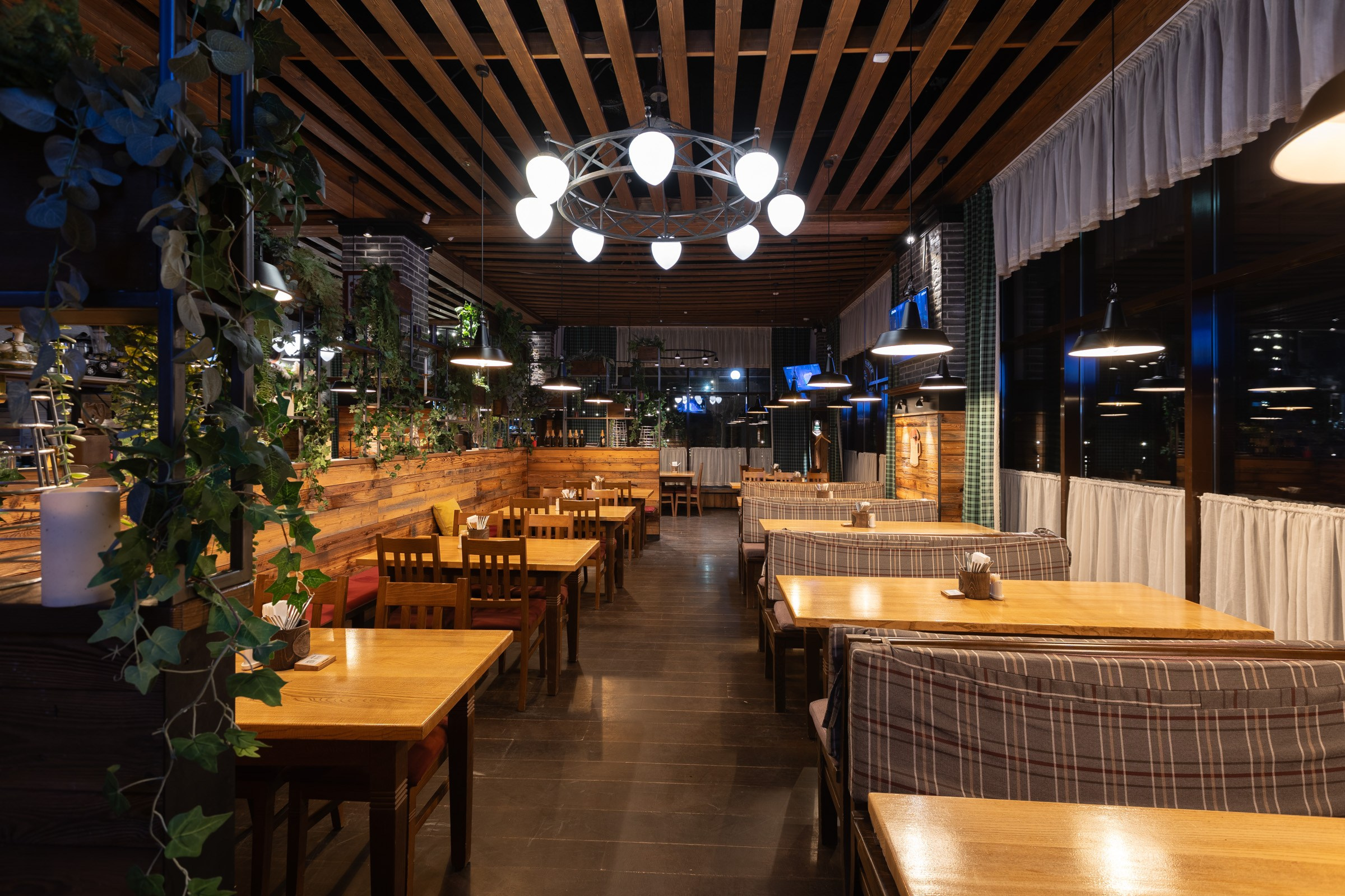 Съемка ресторана PAULANER в городе Краснодар. Архитектурный и интерьерный фотограф в Краснодаре | Дмитрий Демской