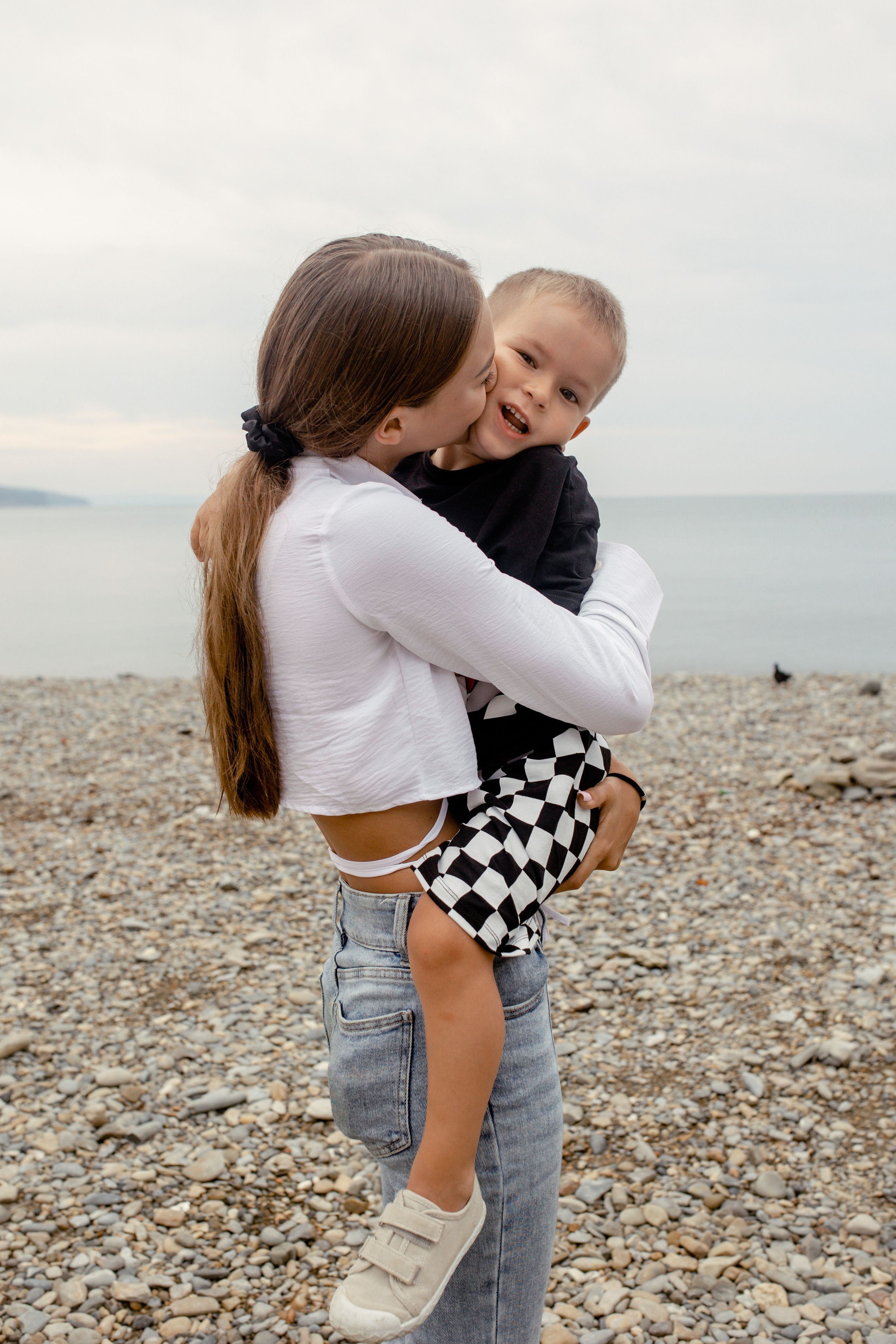 Маргарита, Алексей, Арсений и Милана с Егором. Фотограф в Геленджике, Архипо-Осиповке, Абрау-Дюрсо, Кринице Виктория